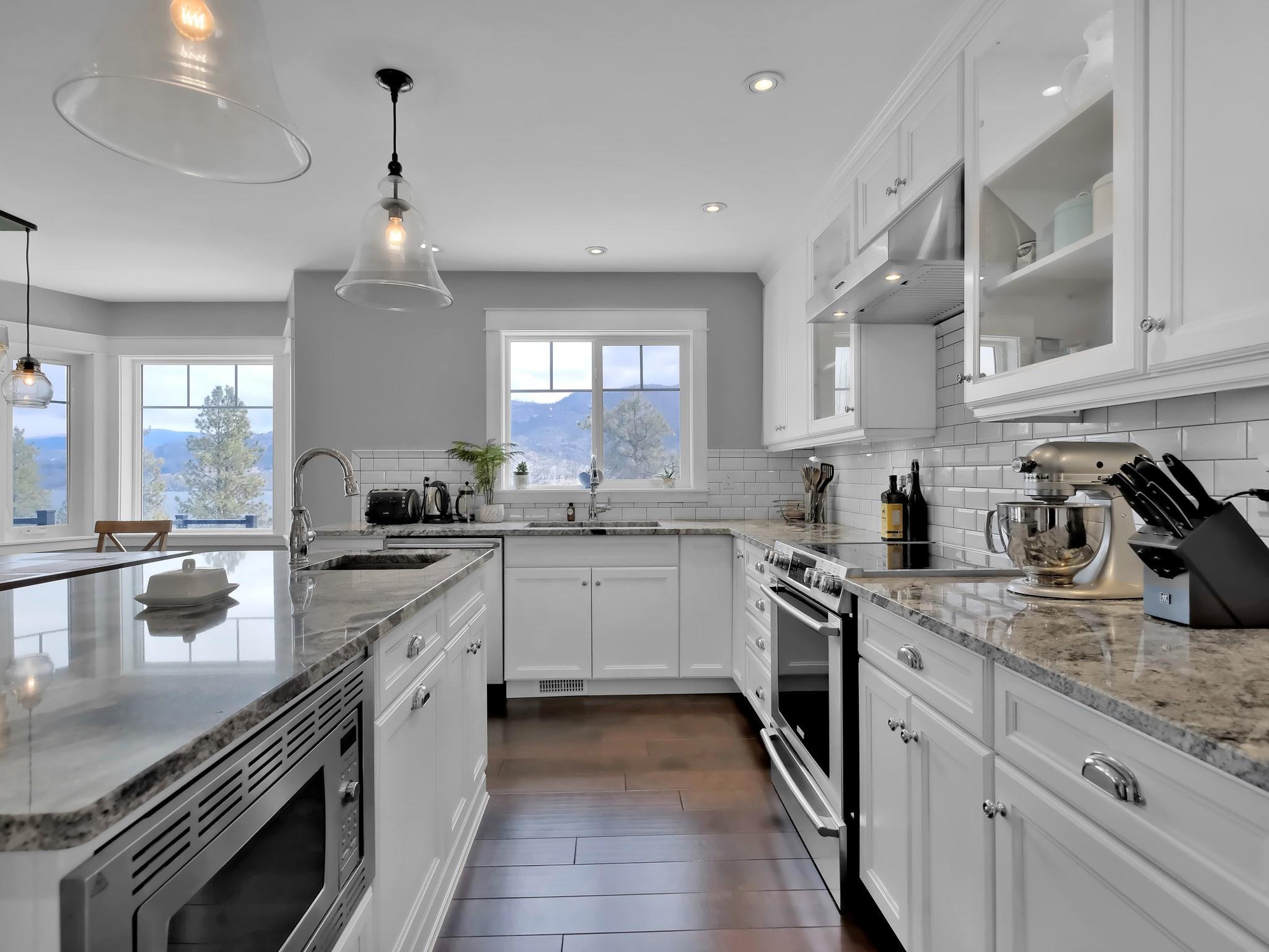 552 Pineview Drive Kaleden V0H 1K0