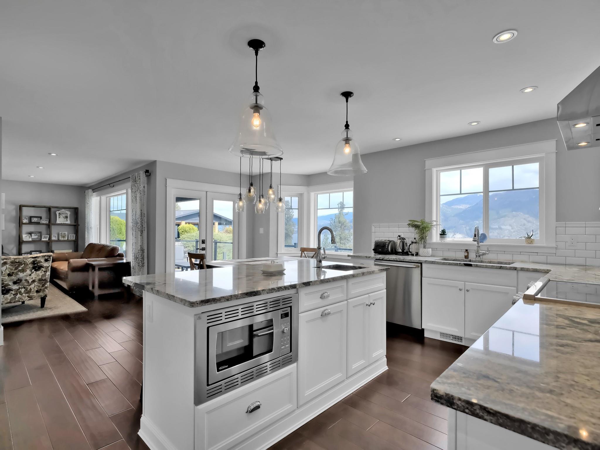 552 Pineview Drive Kaleden V0H 1K0