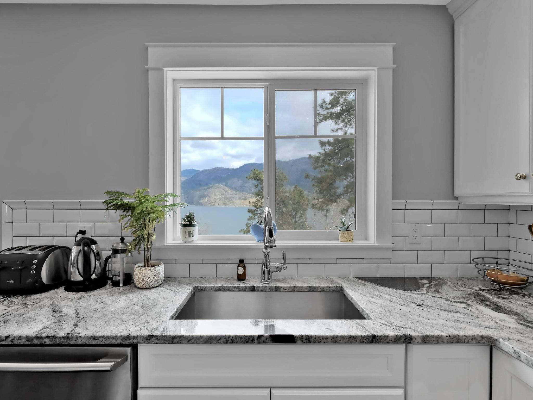 552 Pineview Drive Kaleden V0H 1K0