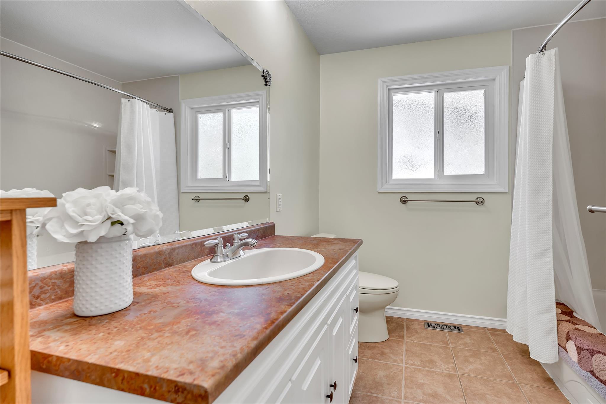 8704 Kuroda Place Summerland V0H 1Z7