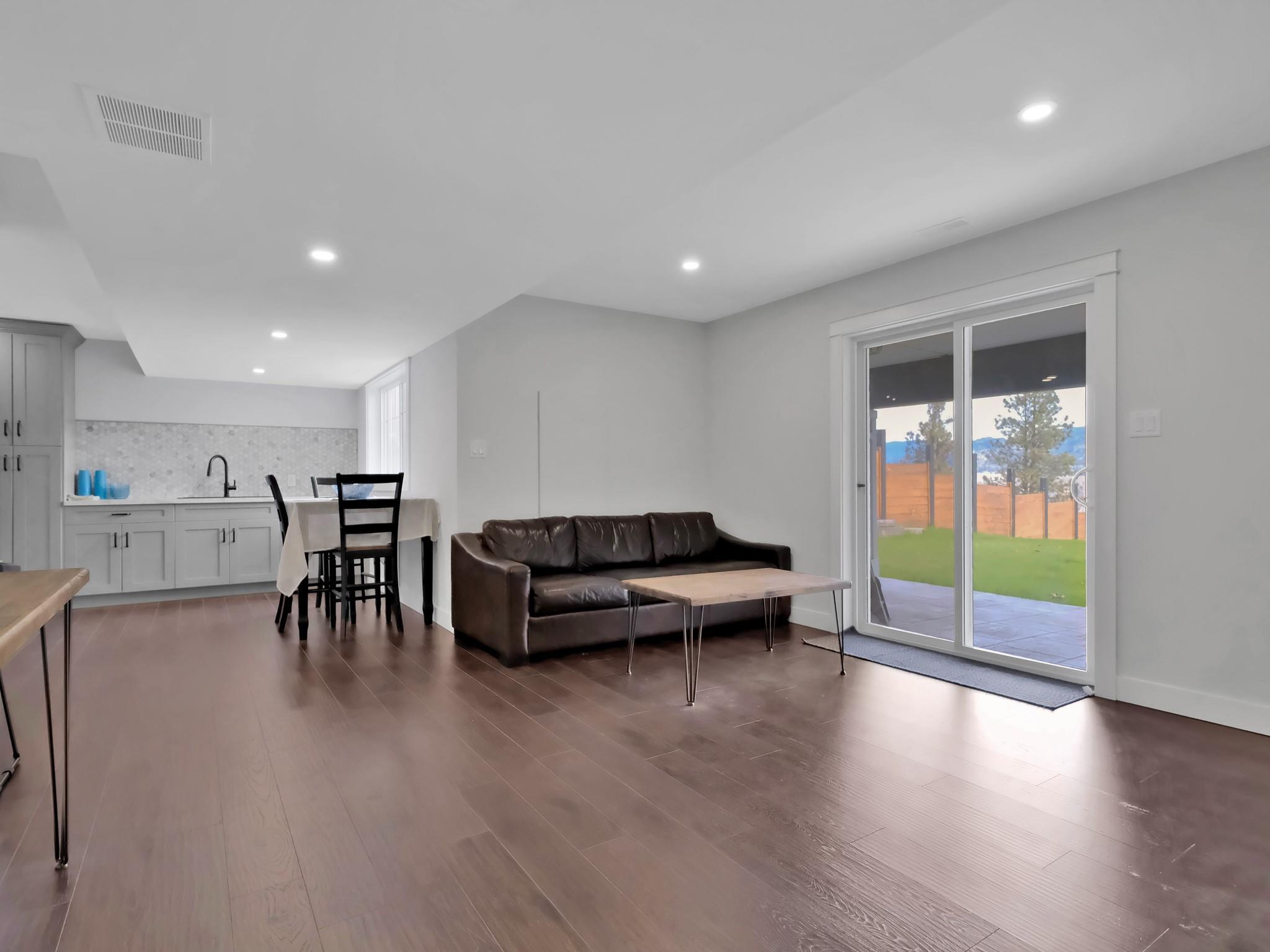 552 Pineview Drive Kaleden V0H 1K0