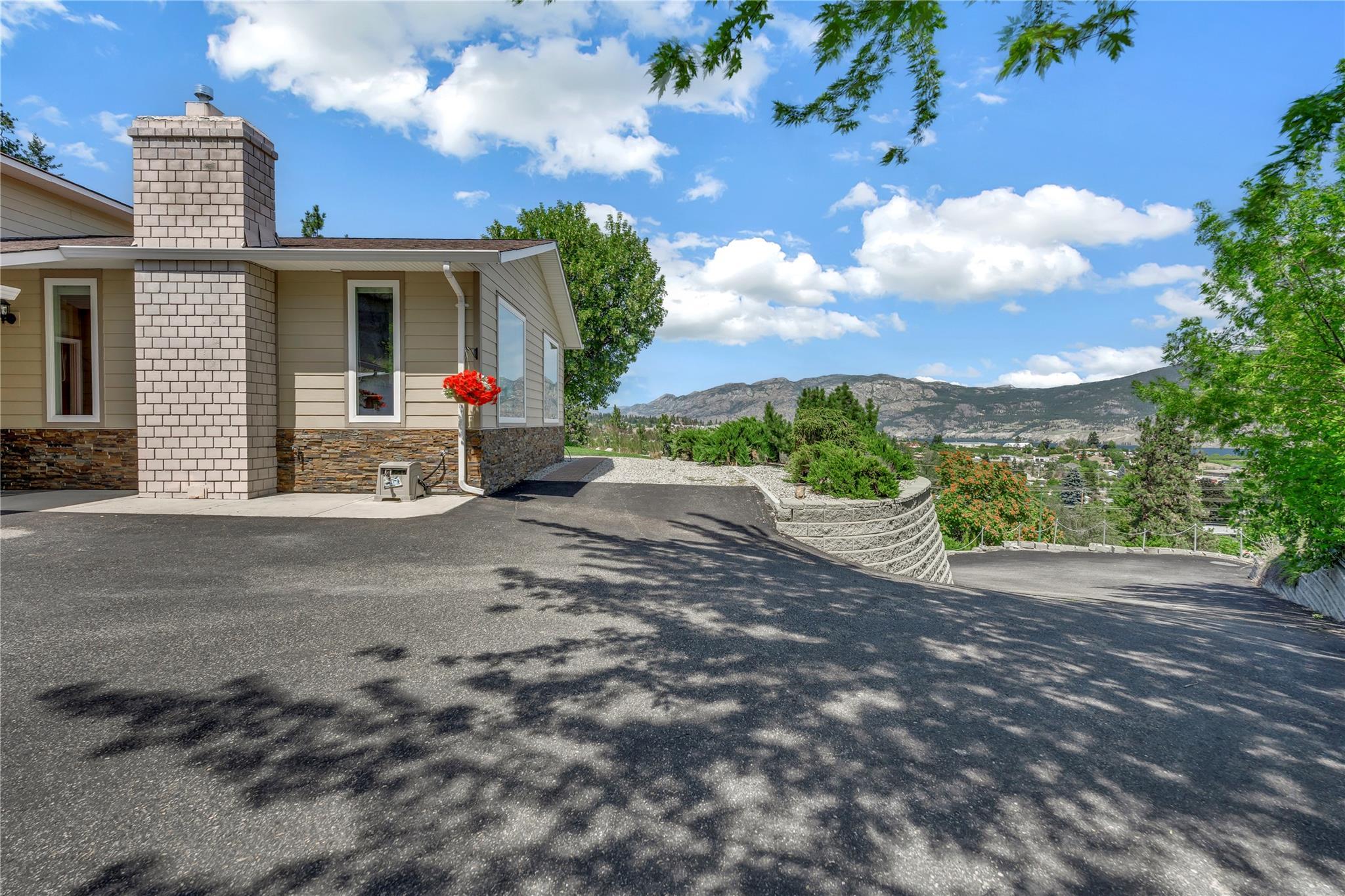 8704 Kuroda Place Summerland V0H 1Z7