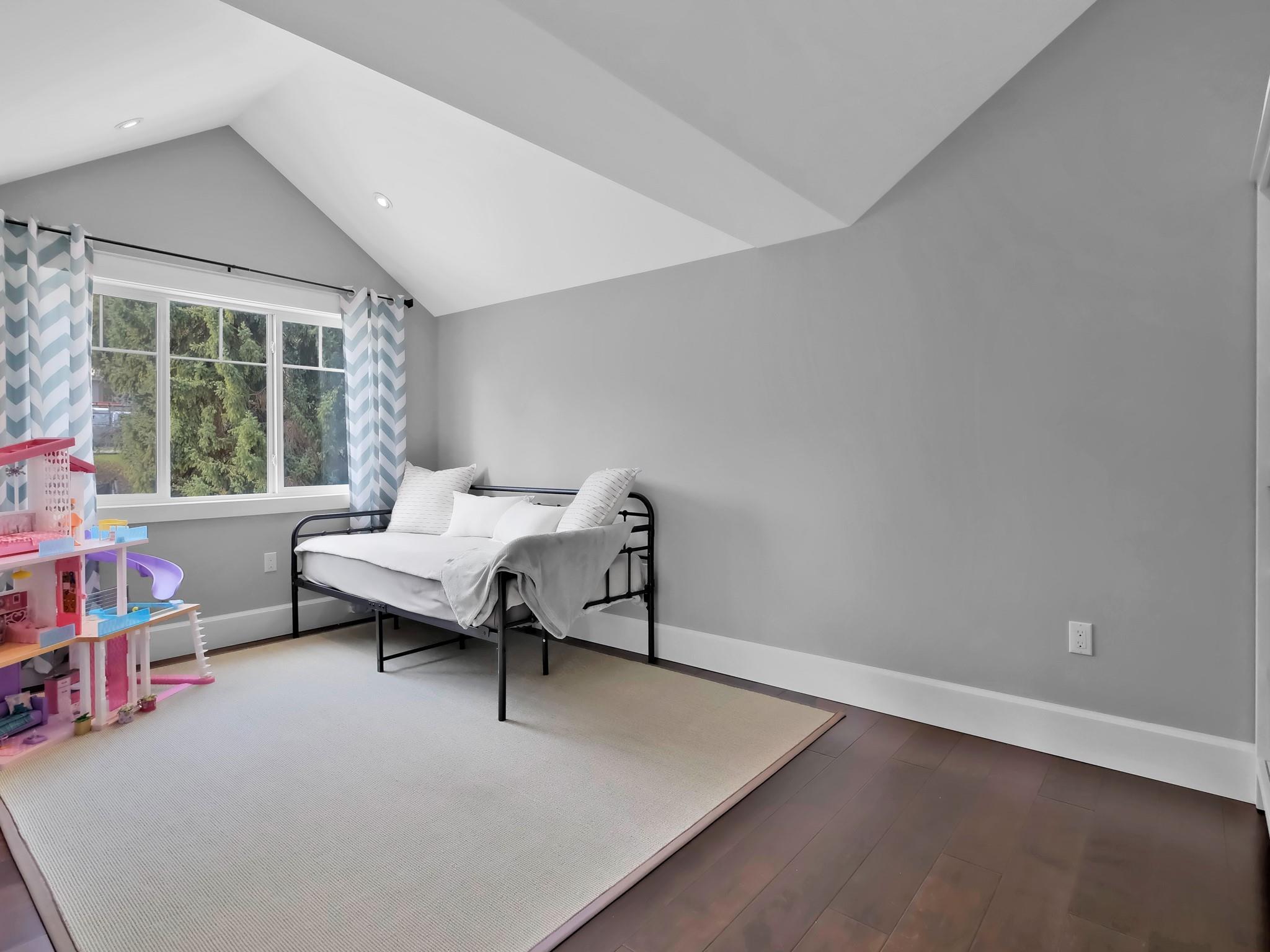 552 Pineview Drive Kaleden V0H 1K0