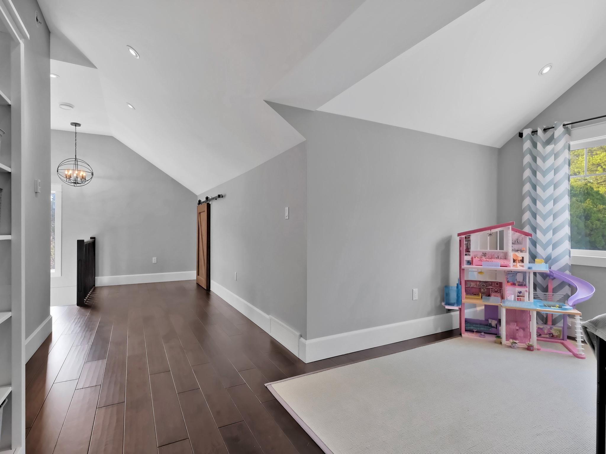 552 Pineview Drive Kaleden V0H 1K0