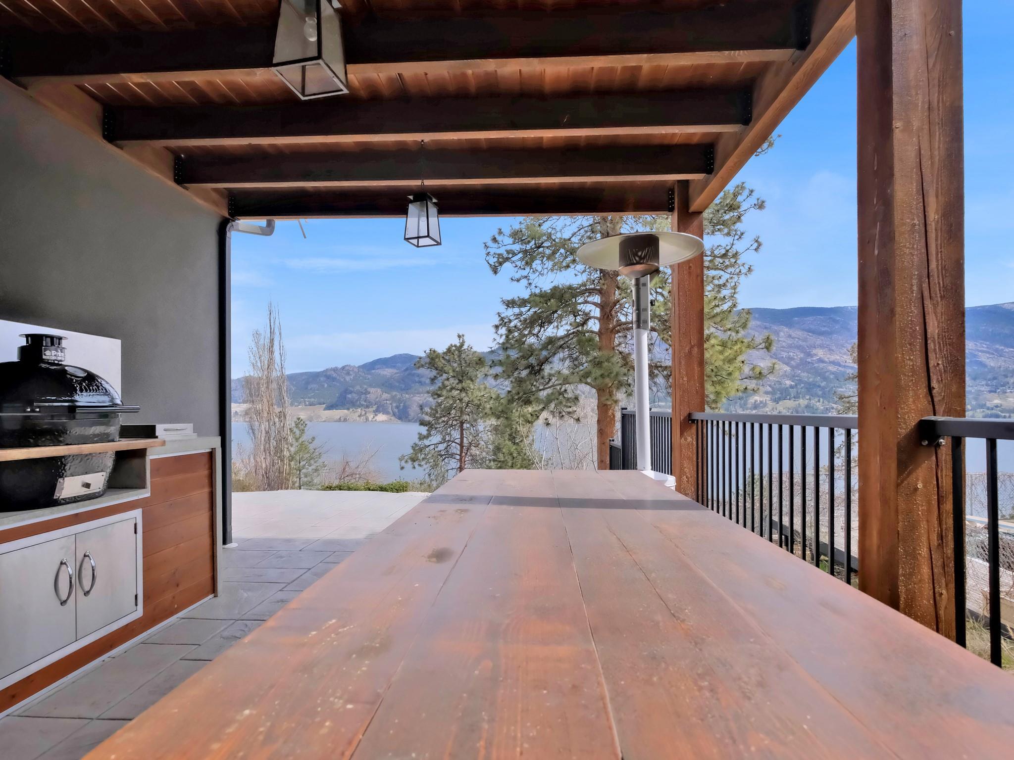 552 Pineview Drive Kaleden V0H 1K0