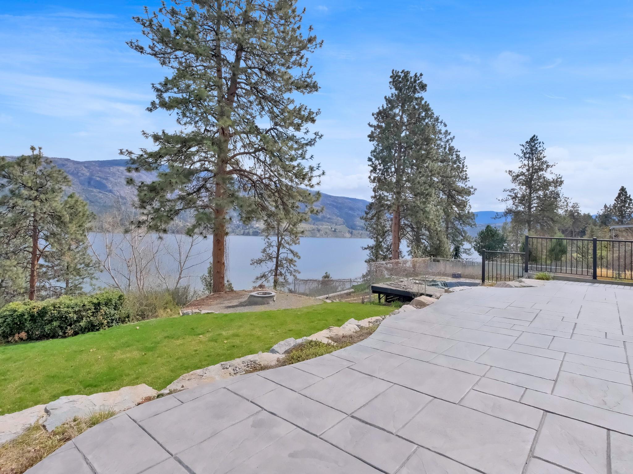 552 Pineview Drive Kaleden V0H 1K0