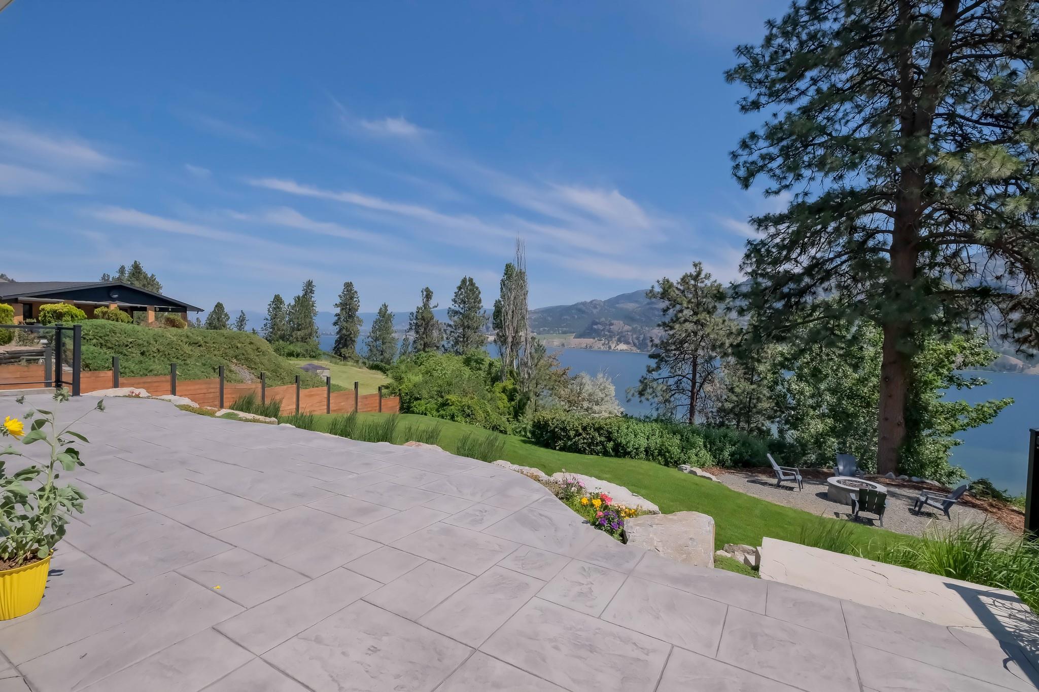 552 Pineview Drive Kaleden V0H 1K0