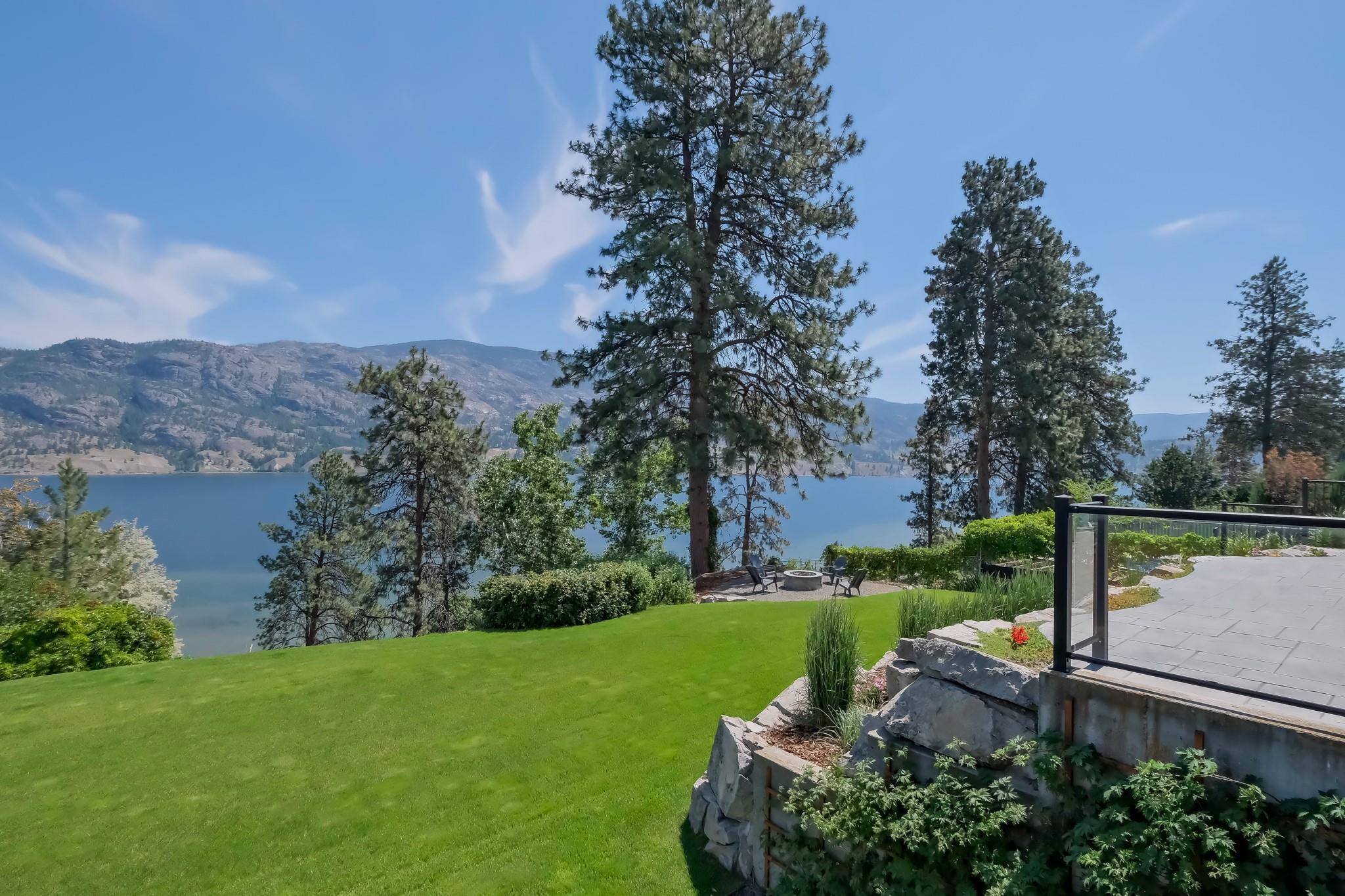 552 Pineview Drive Kaleden V0H 1K0