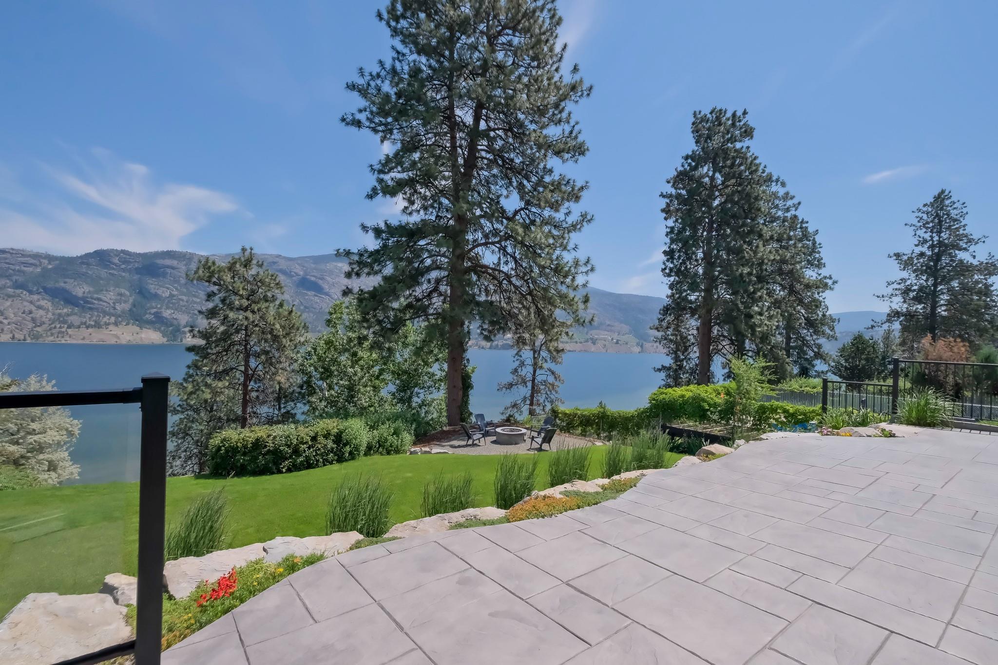 552 Pineview Drive Kaleden V0H 1K0