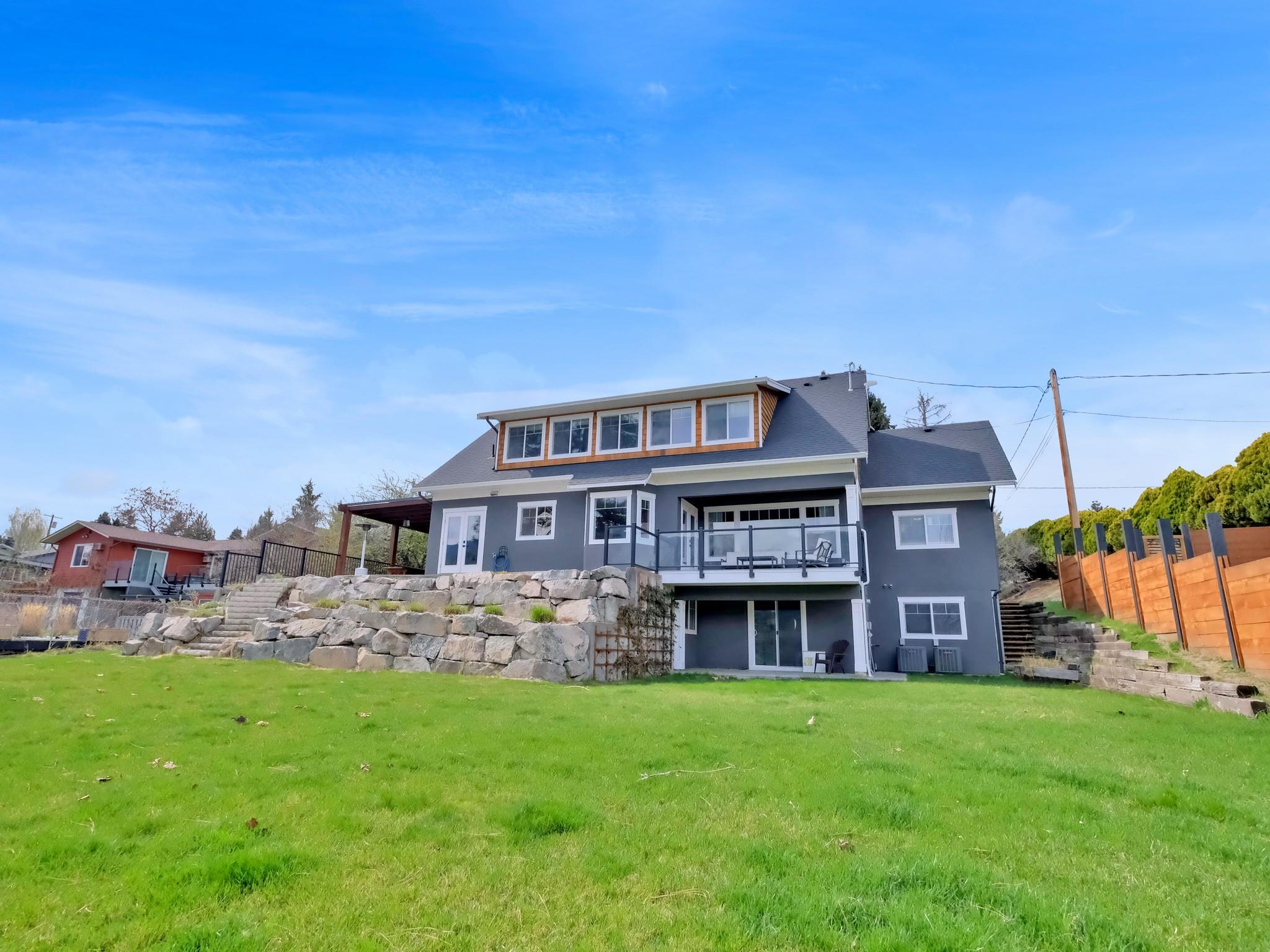 552 Pineview Drive Kaleden V0H 1K0