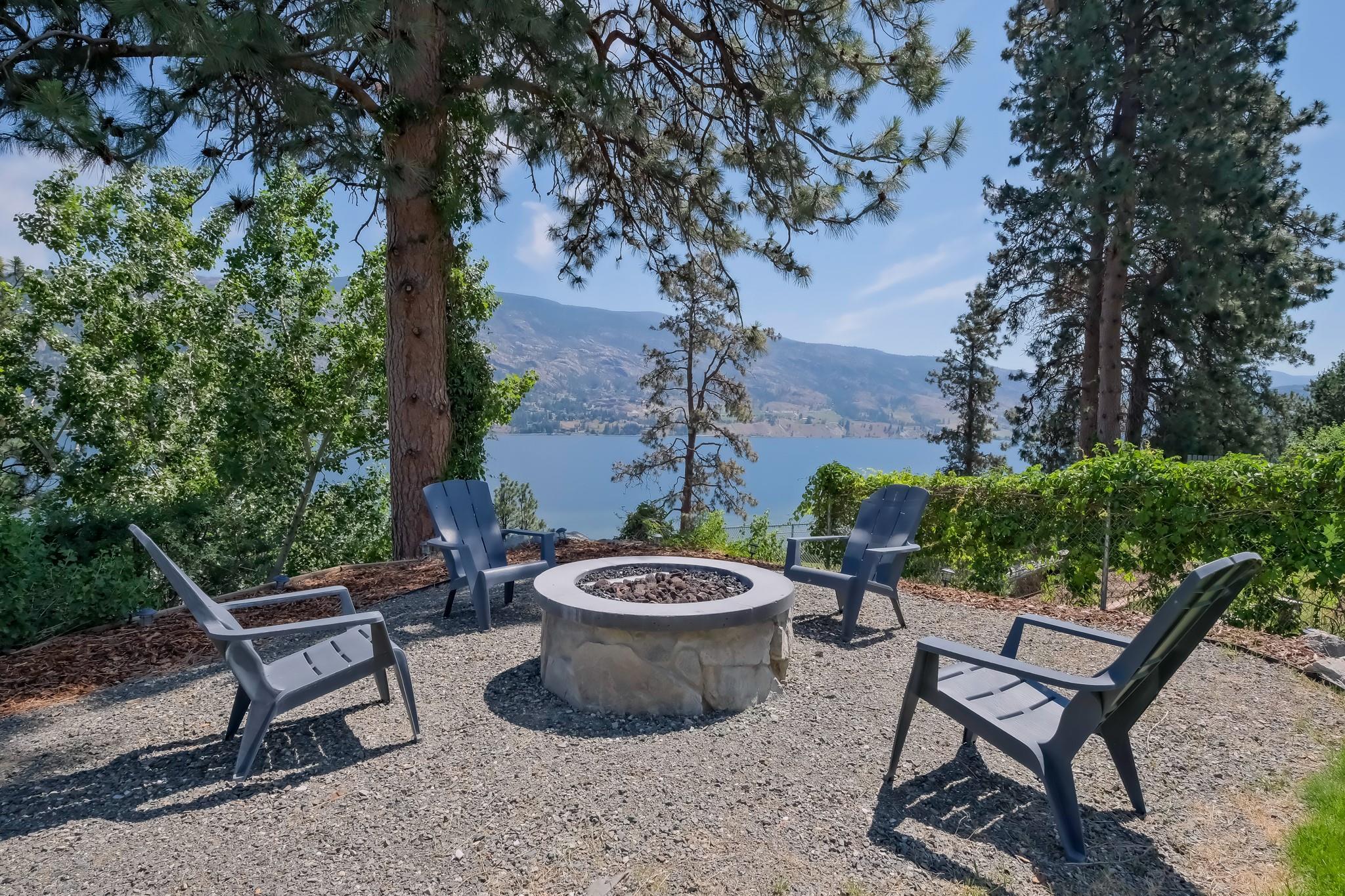 552 Pineview Drive Kaleden V0H 1K0