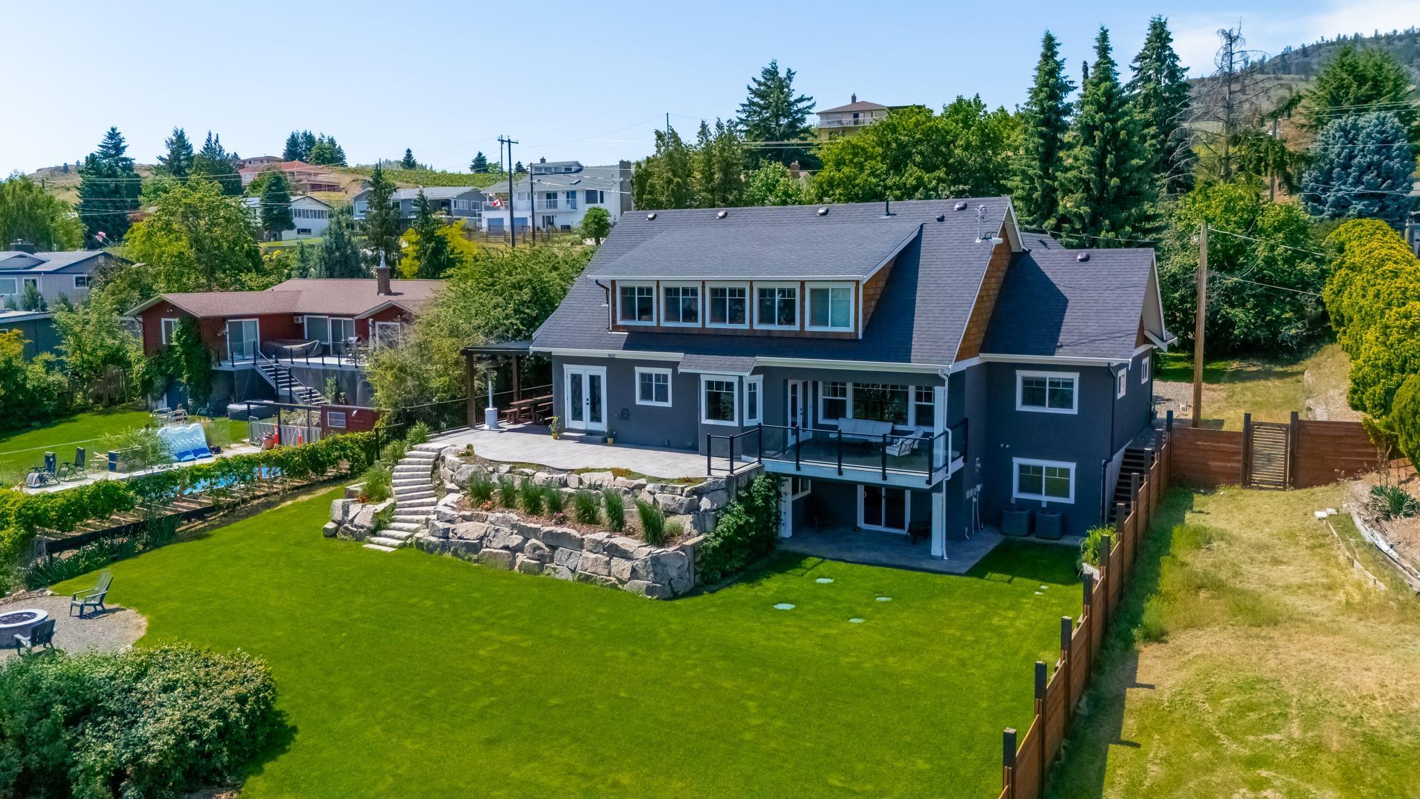 552 Pineview Drive Kaleden V0H 1K0