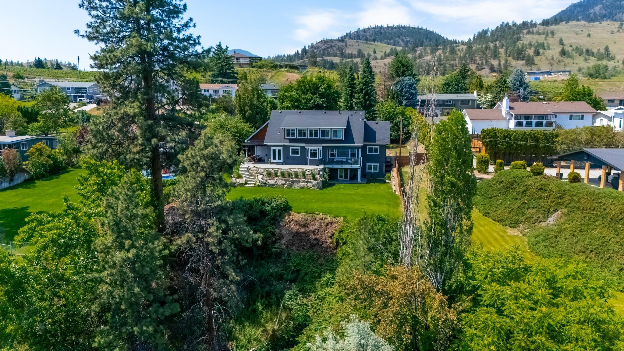 552 Pineview Drive Kaleden V0H 1K0