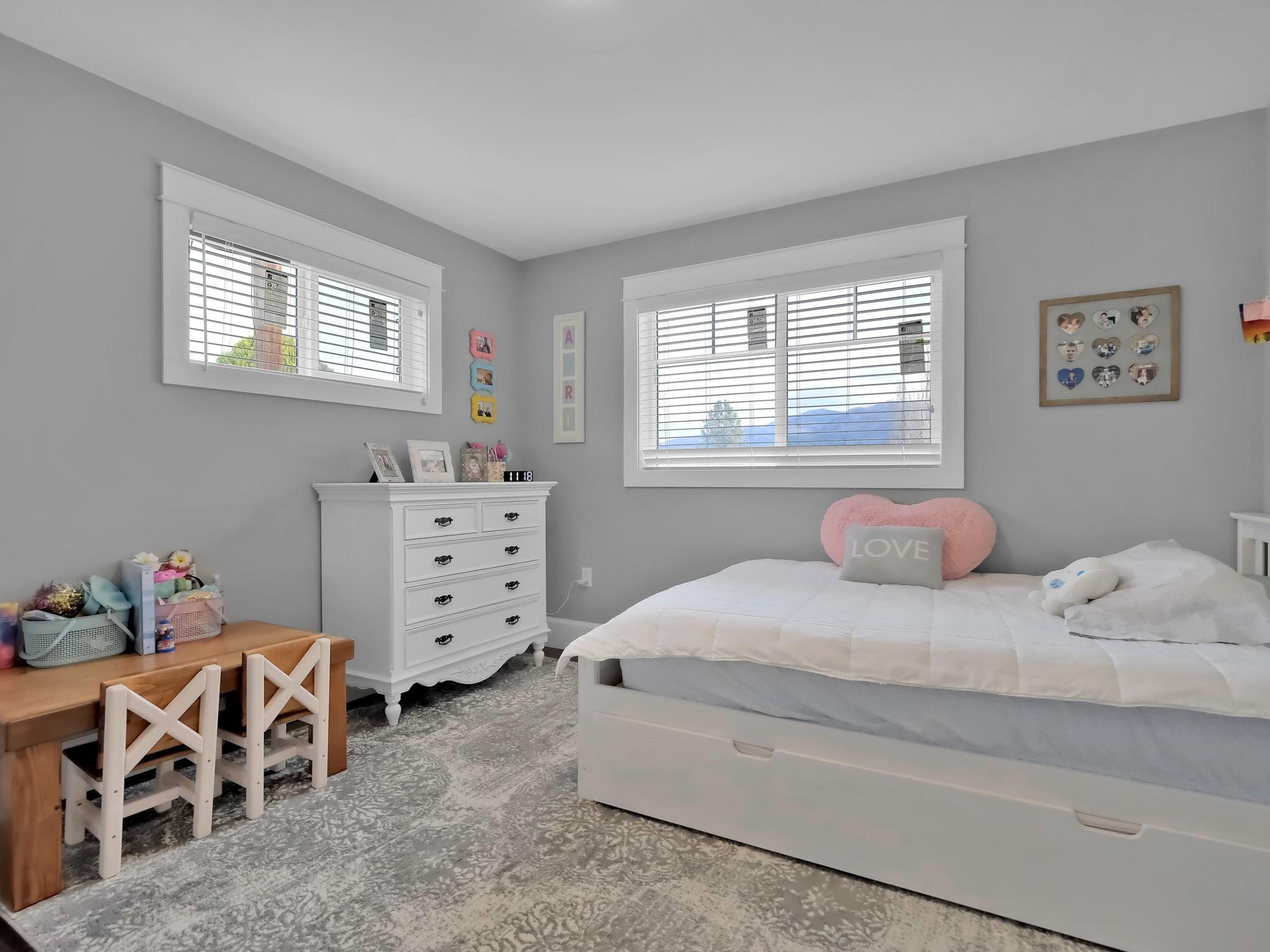 552 Pineview Drive Kaleden V0H 1K0