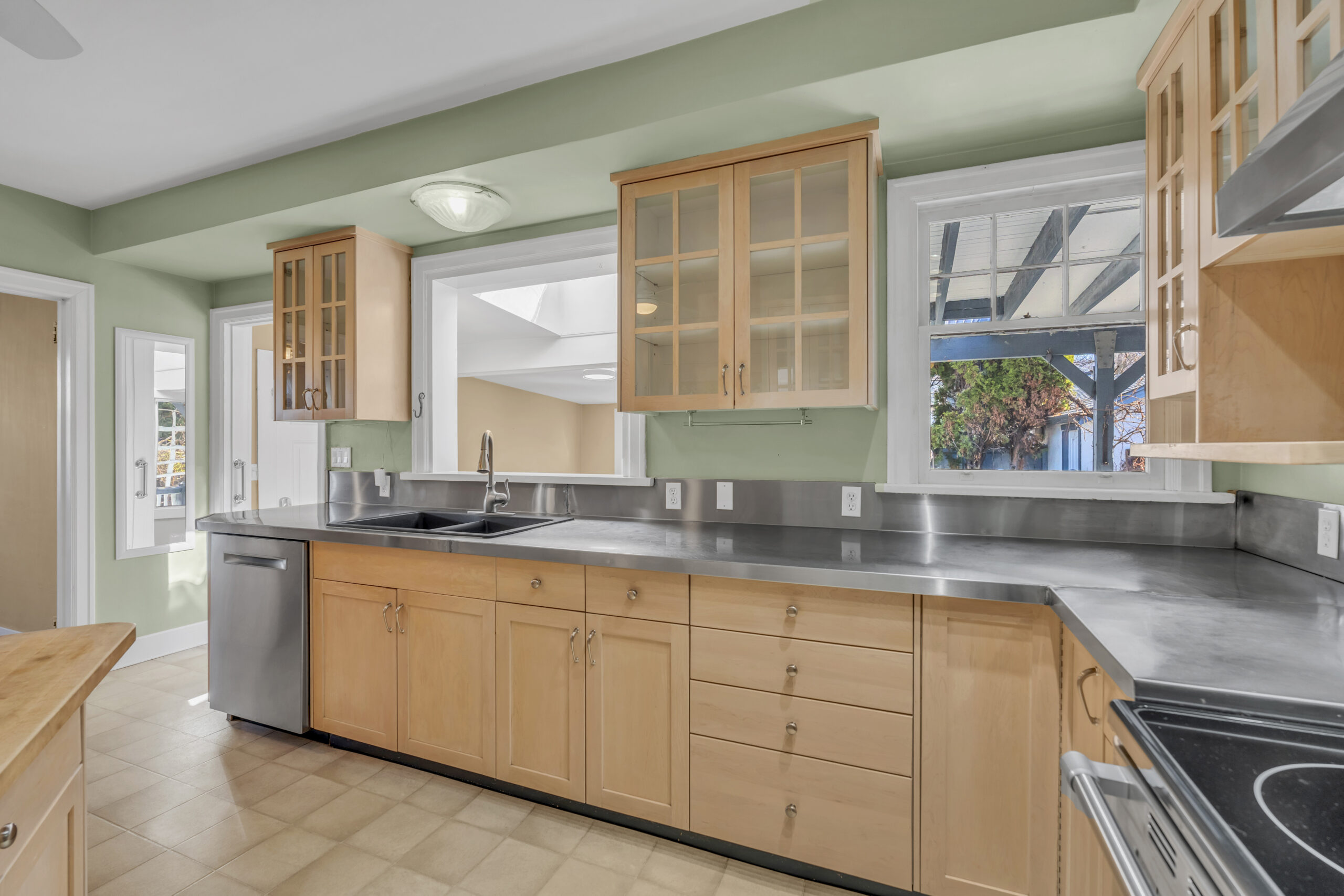 702 Winnipeg Street Penticton V2A 5N3