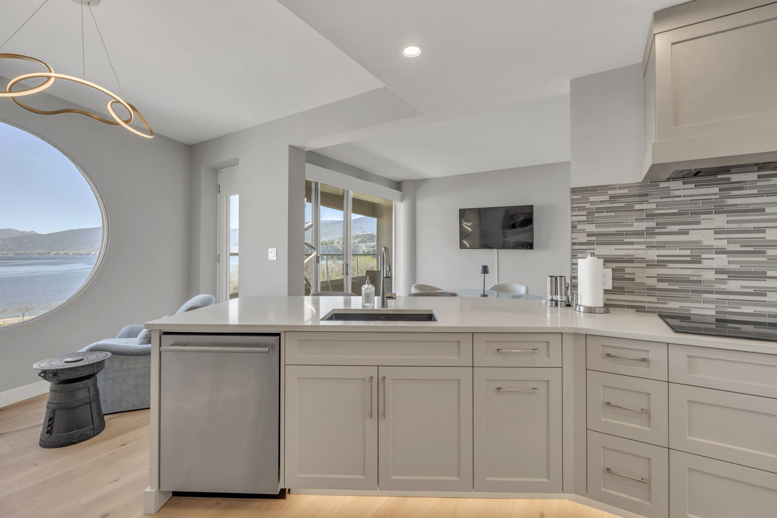 86 Lakeshore Drive 701 Penticton V2A 1B5