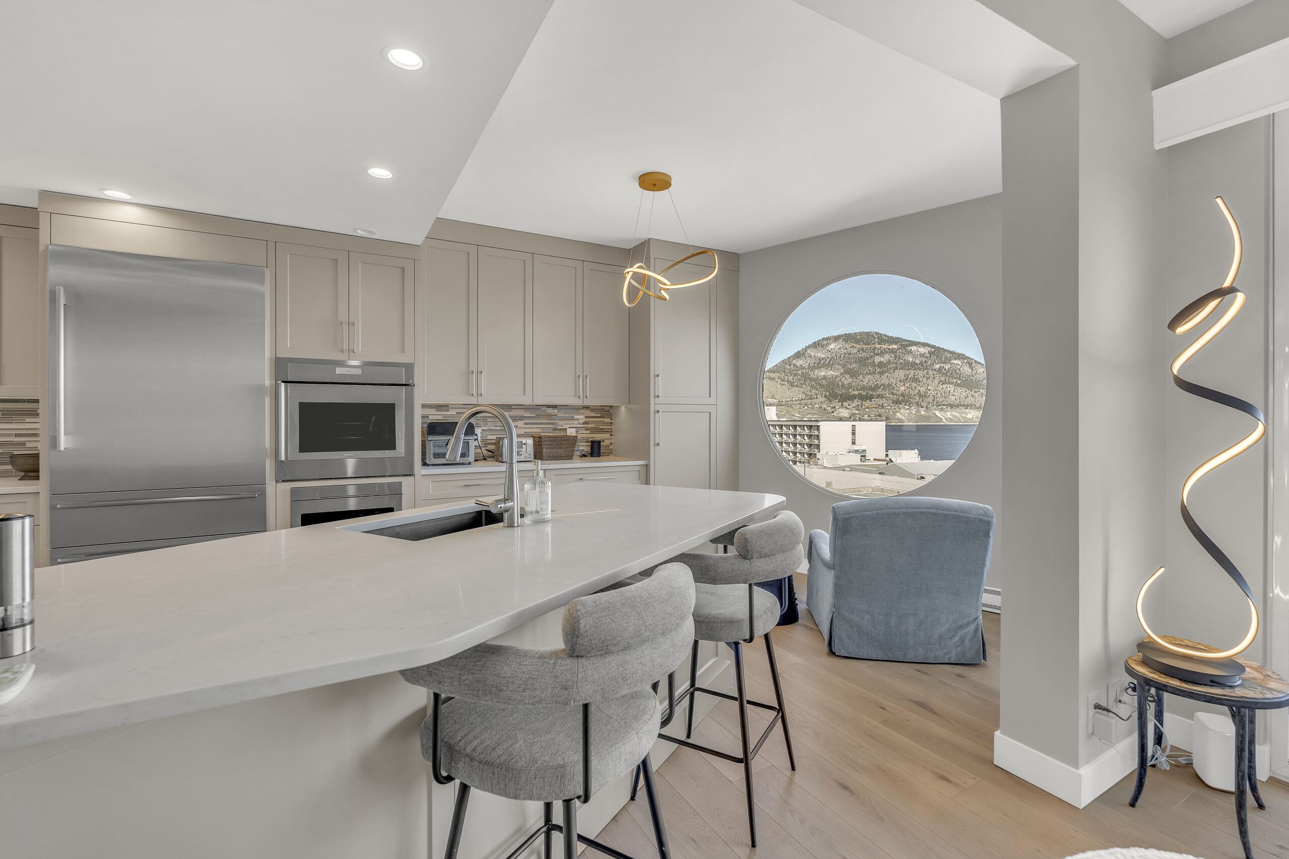 86 Lakeshore Drive 701 Penticton V2A 1B5