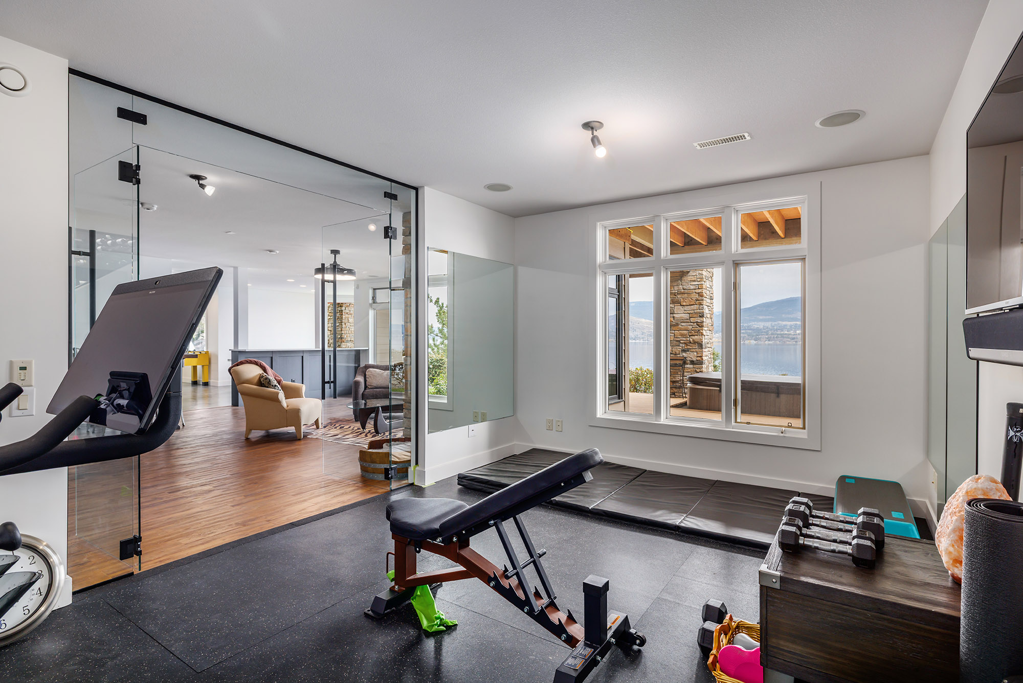 6850 Lakeshore Road Kelowna V1W 4J5