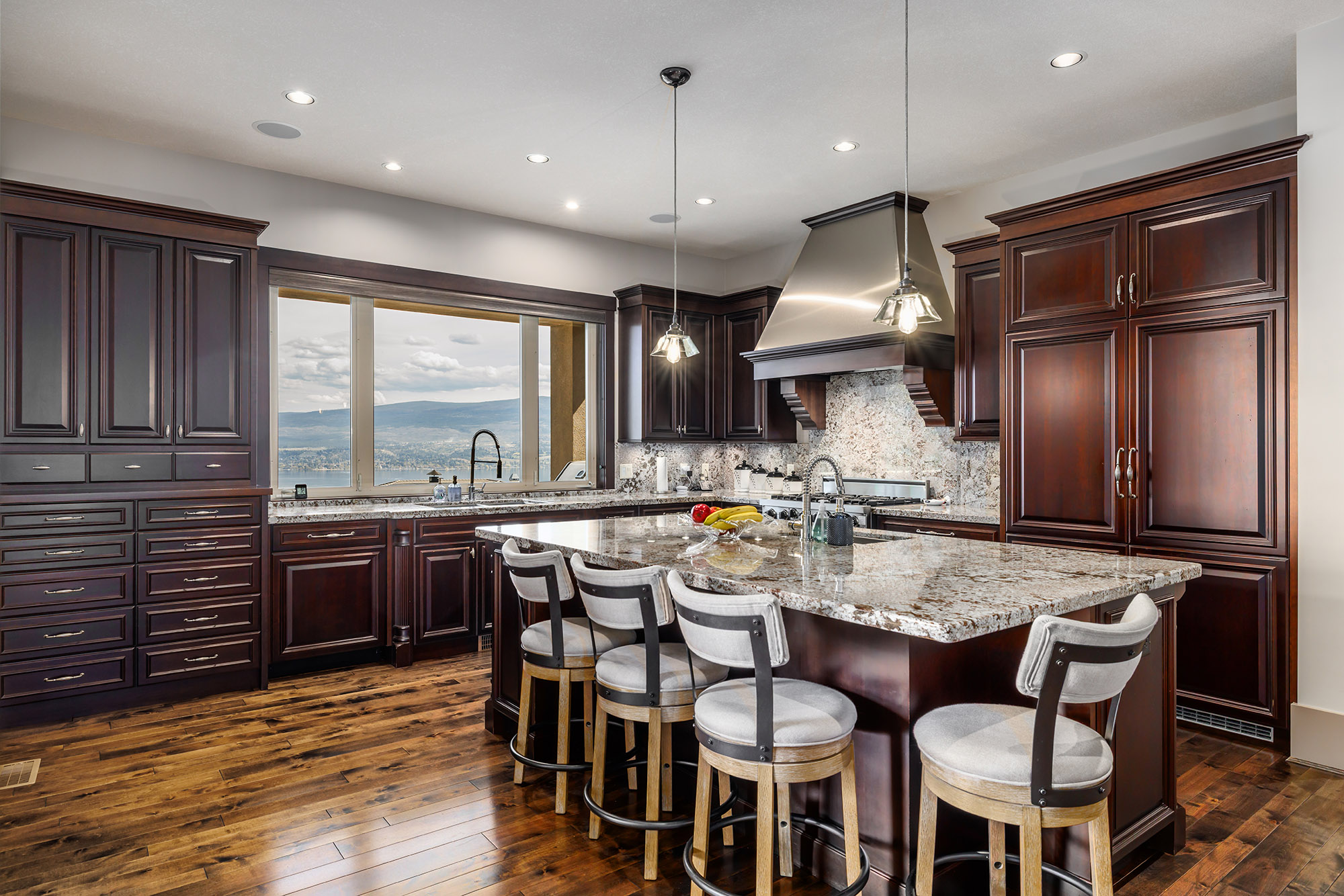 1524 Vineyard Drive West Kelowna
