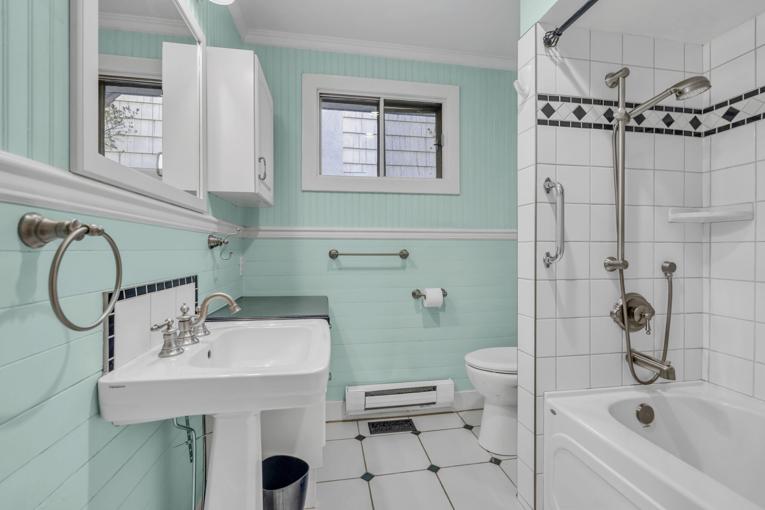702 Winnipeg Street Penticton V2A 5N3