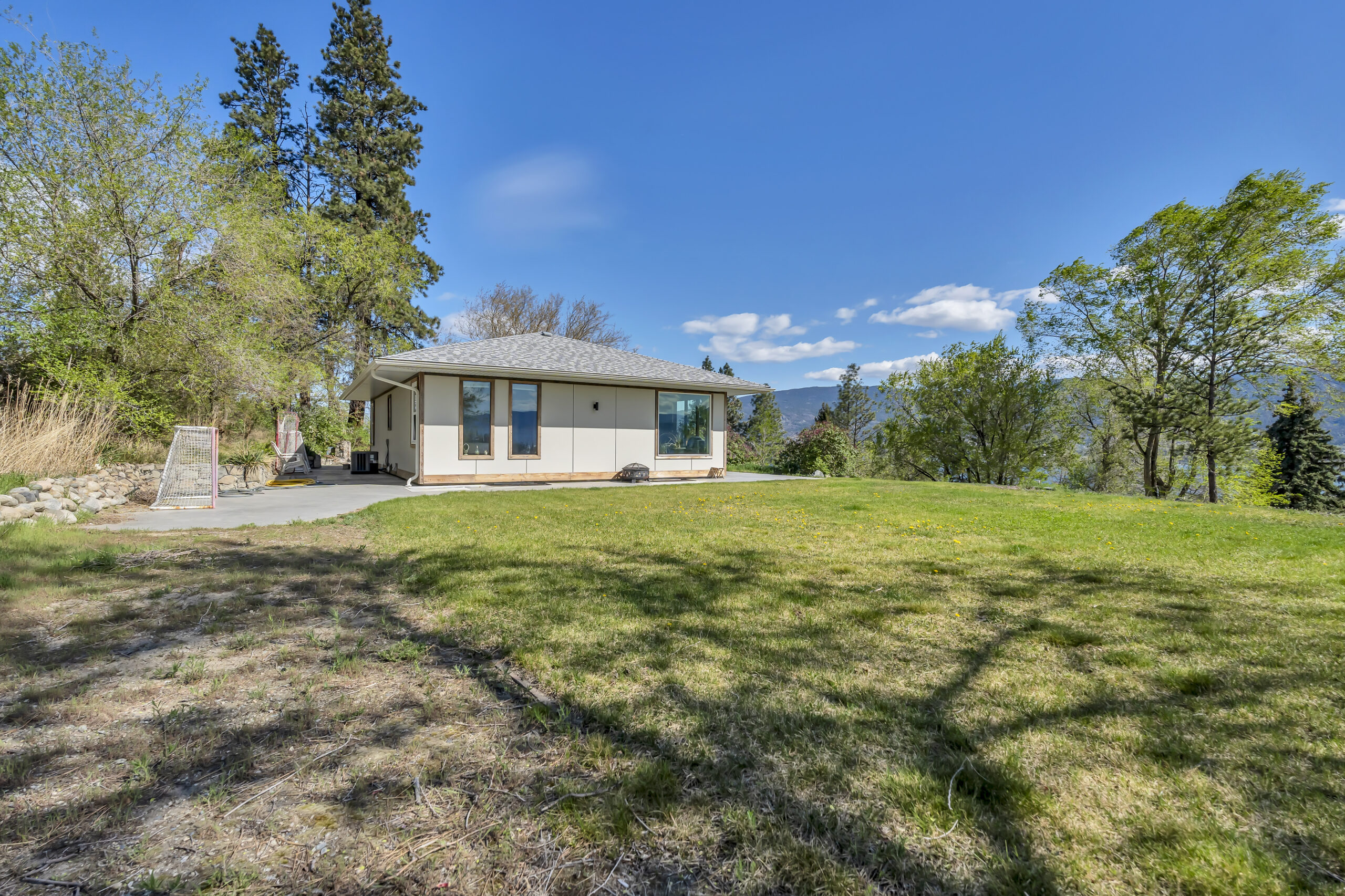 3909 Gartrell Road Summerland V0H 1Z4