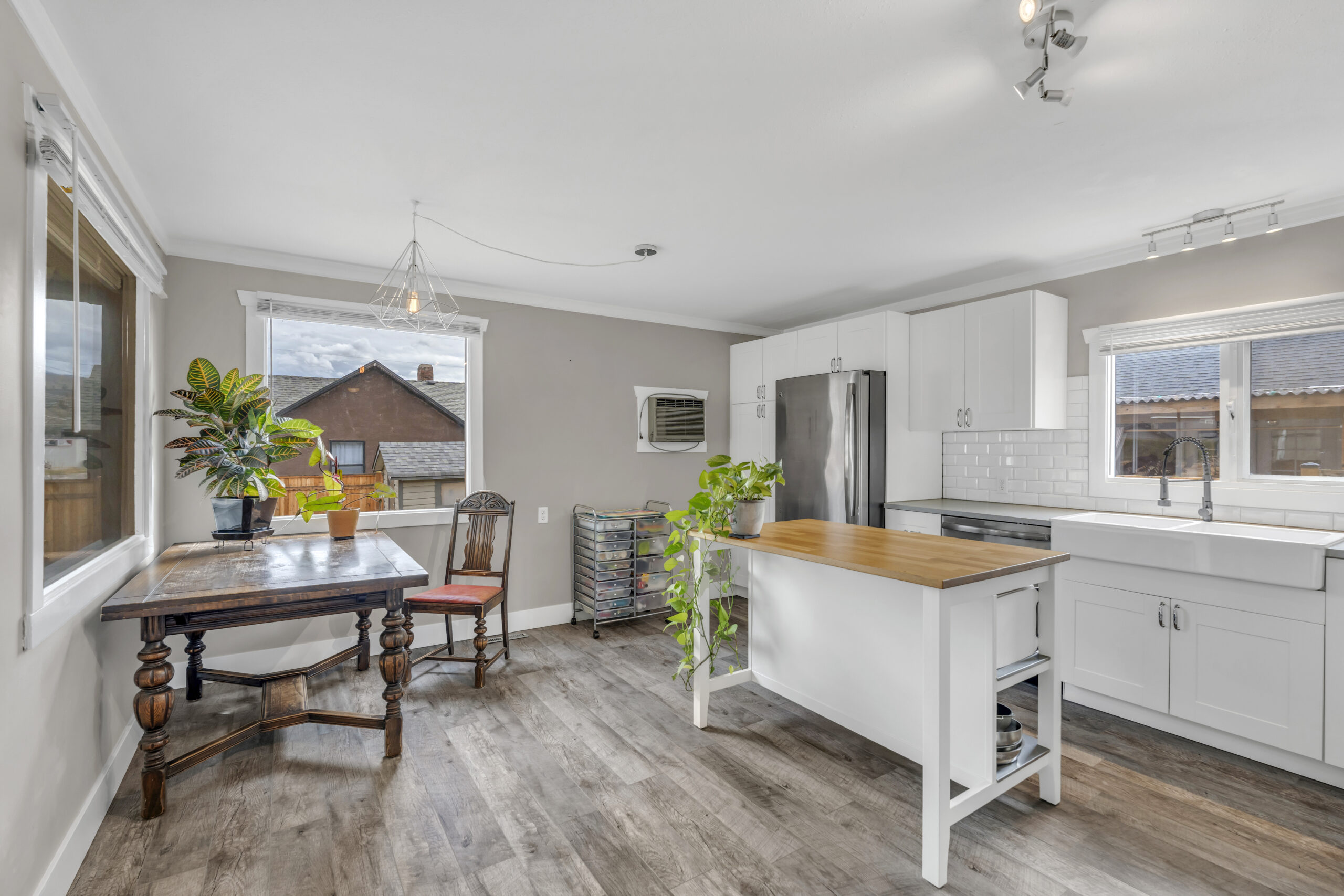 5899 Okanagan Street Oliver V0H 1T0