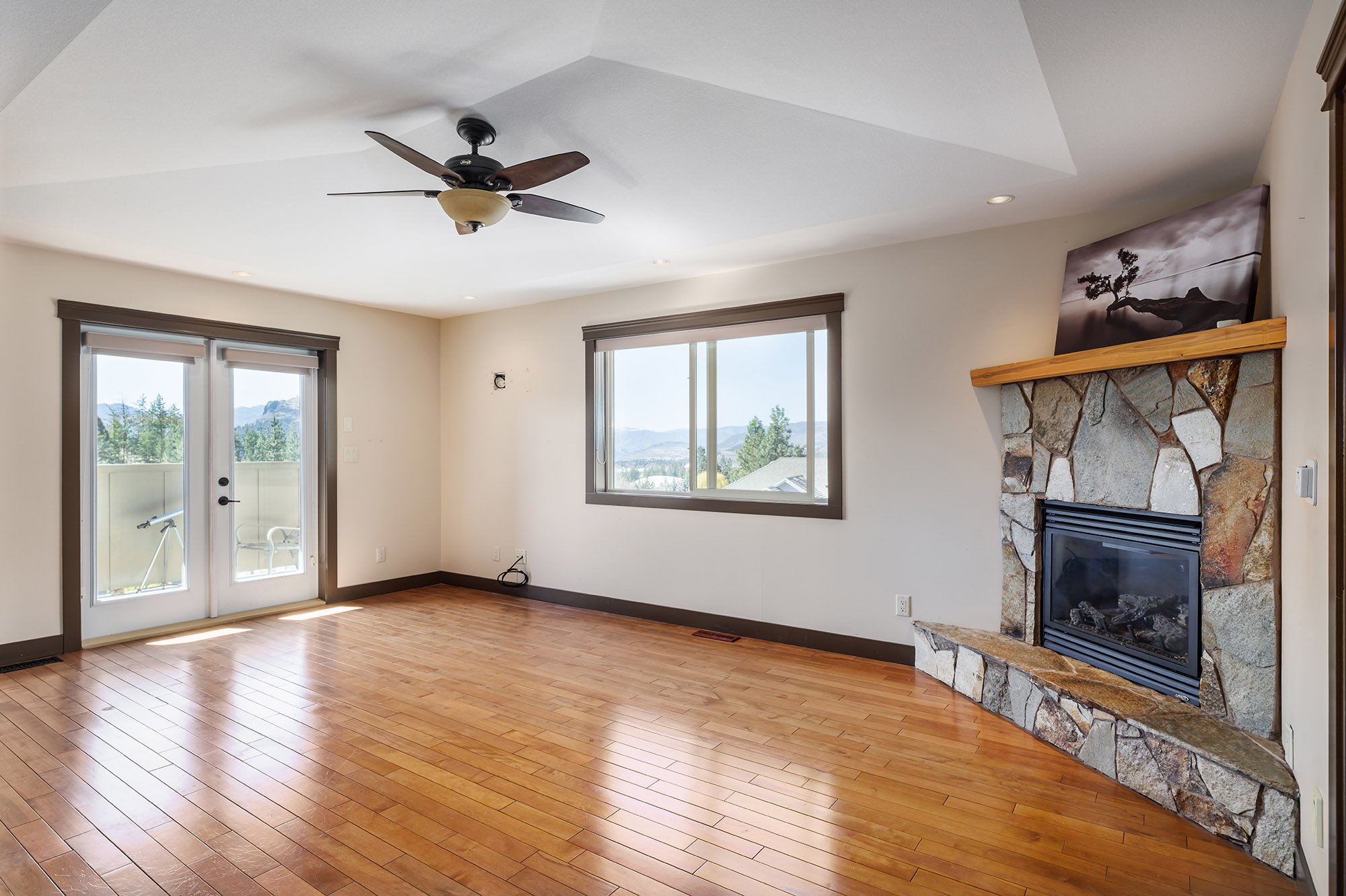 2054 Sunview Drive West Kelowna V1Z 3X6