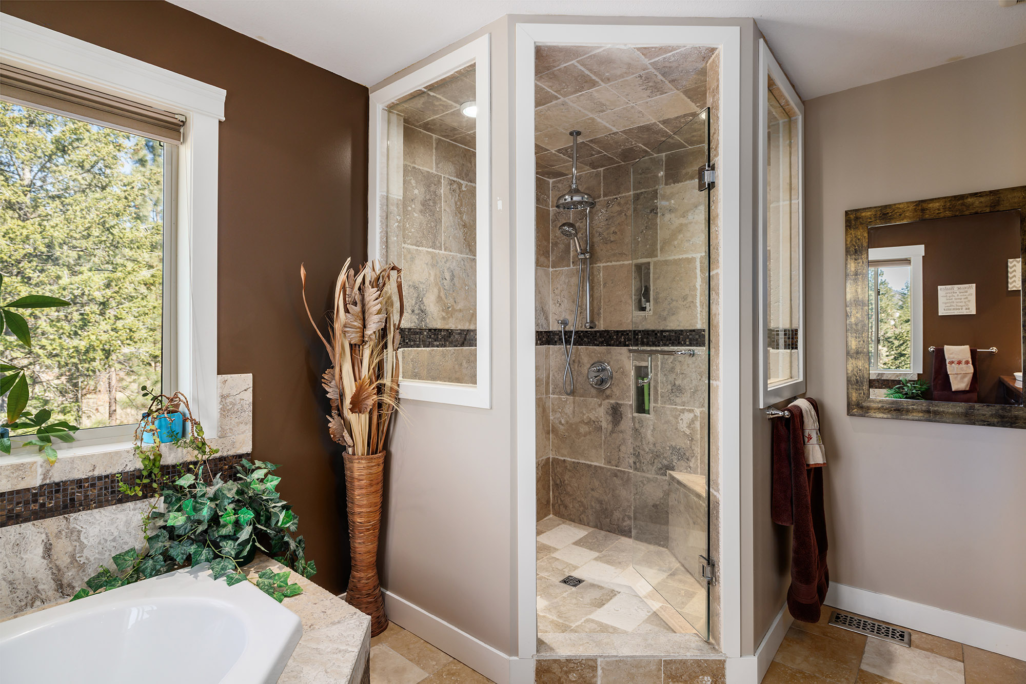 2054 Sunview Drive West Kelowna V1Z 3X6