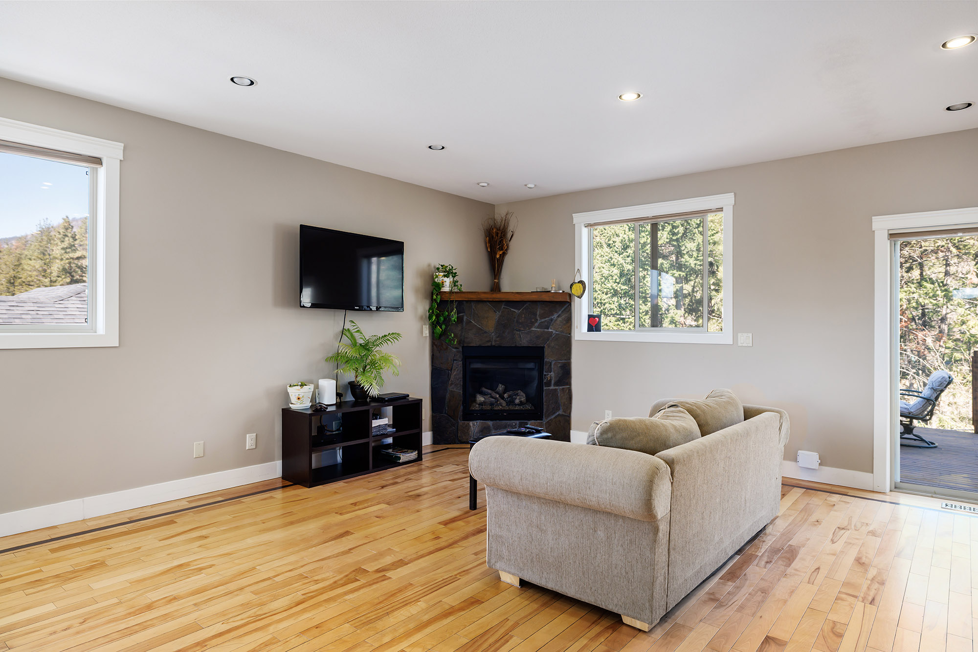 2054 Sunview Drive West Kelowna V1Z 3X6