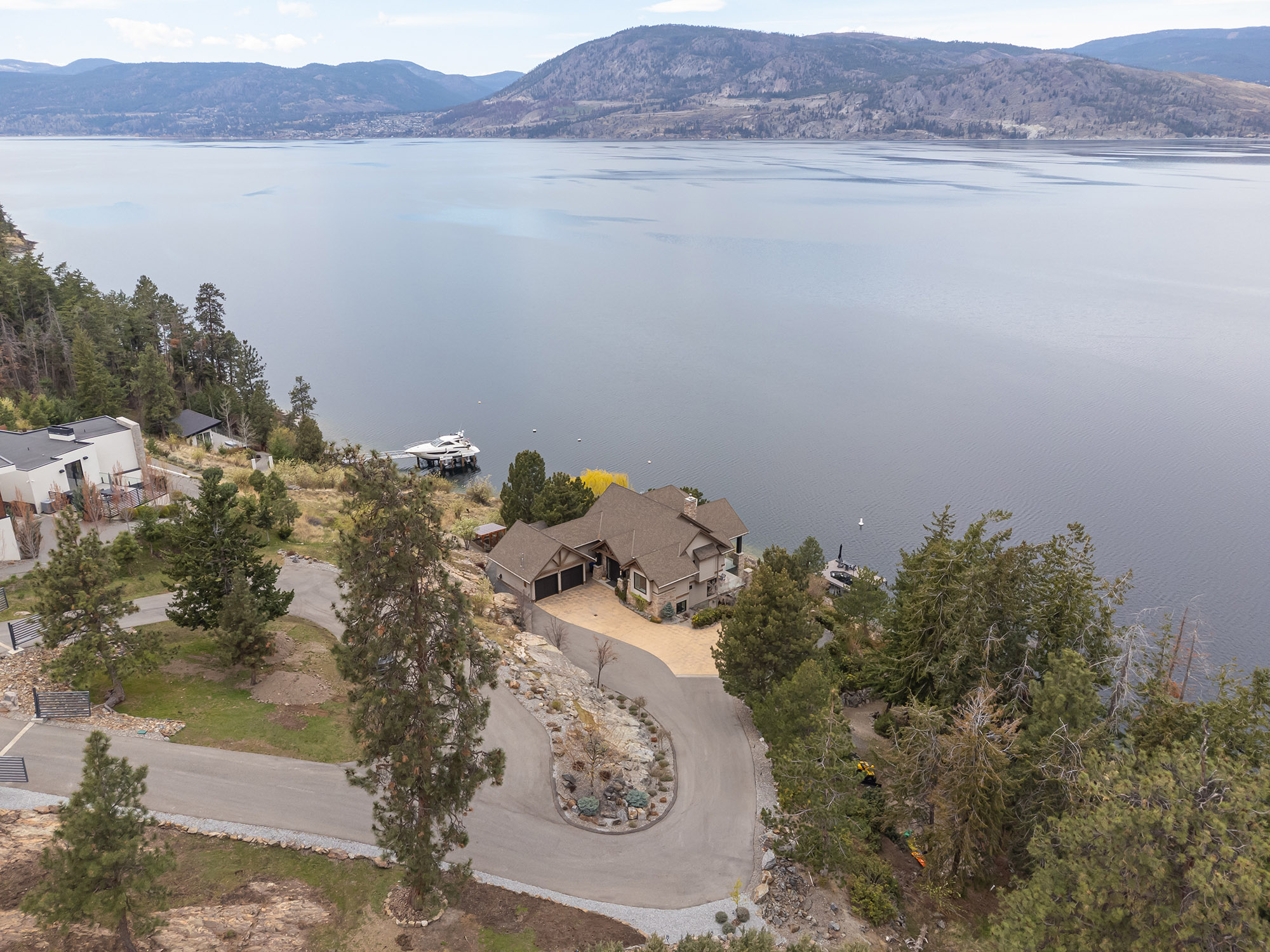 6850 Lakeshore Road Kelowna V1W 4J5