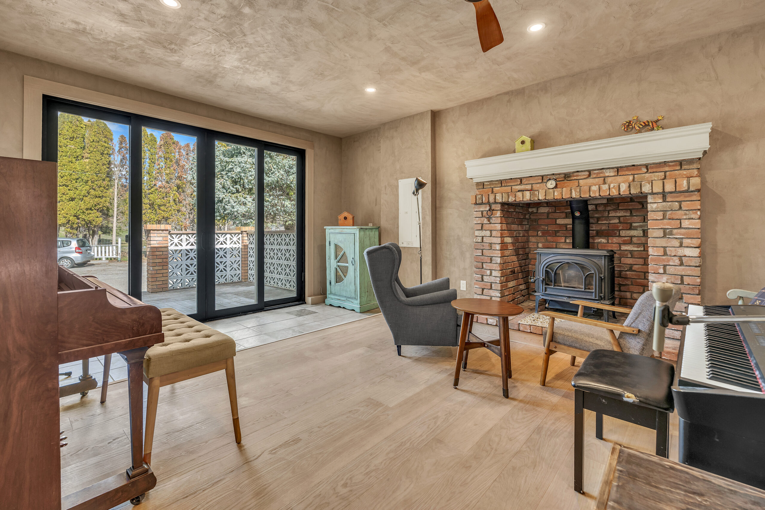 212 Carr Crescent Oliver V0H 1T5