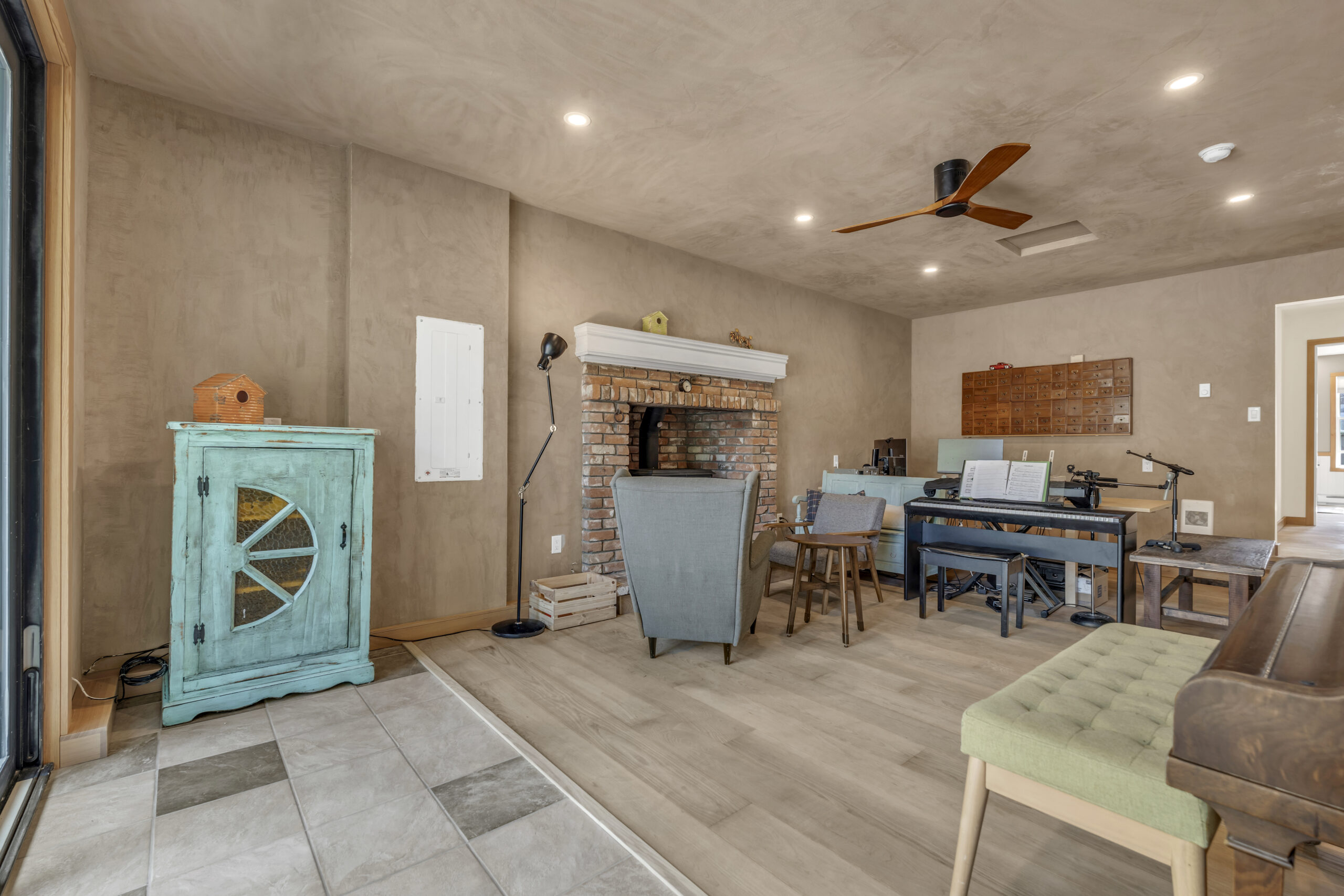 212 Carr Crescent Oliver V0H 1T5