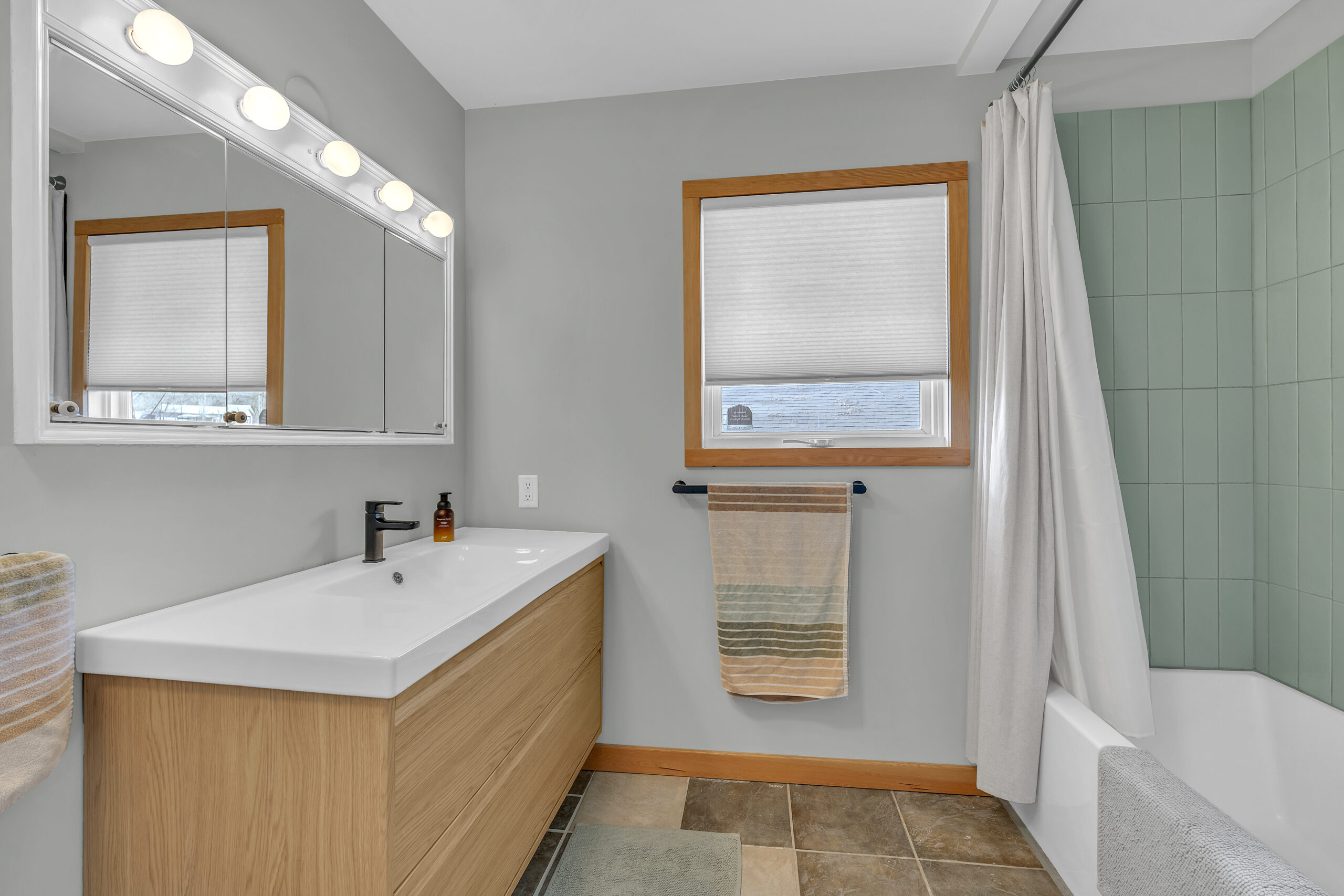 212 Carr Crescent Oliver V0H 1T5