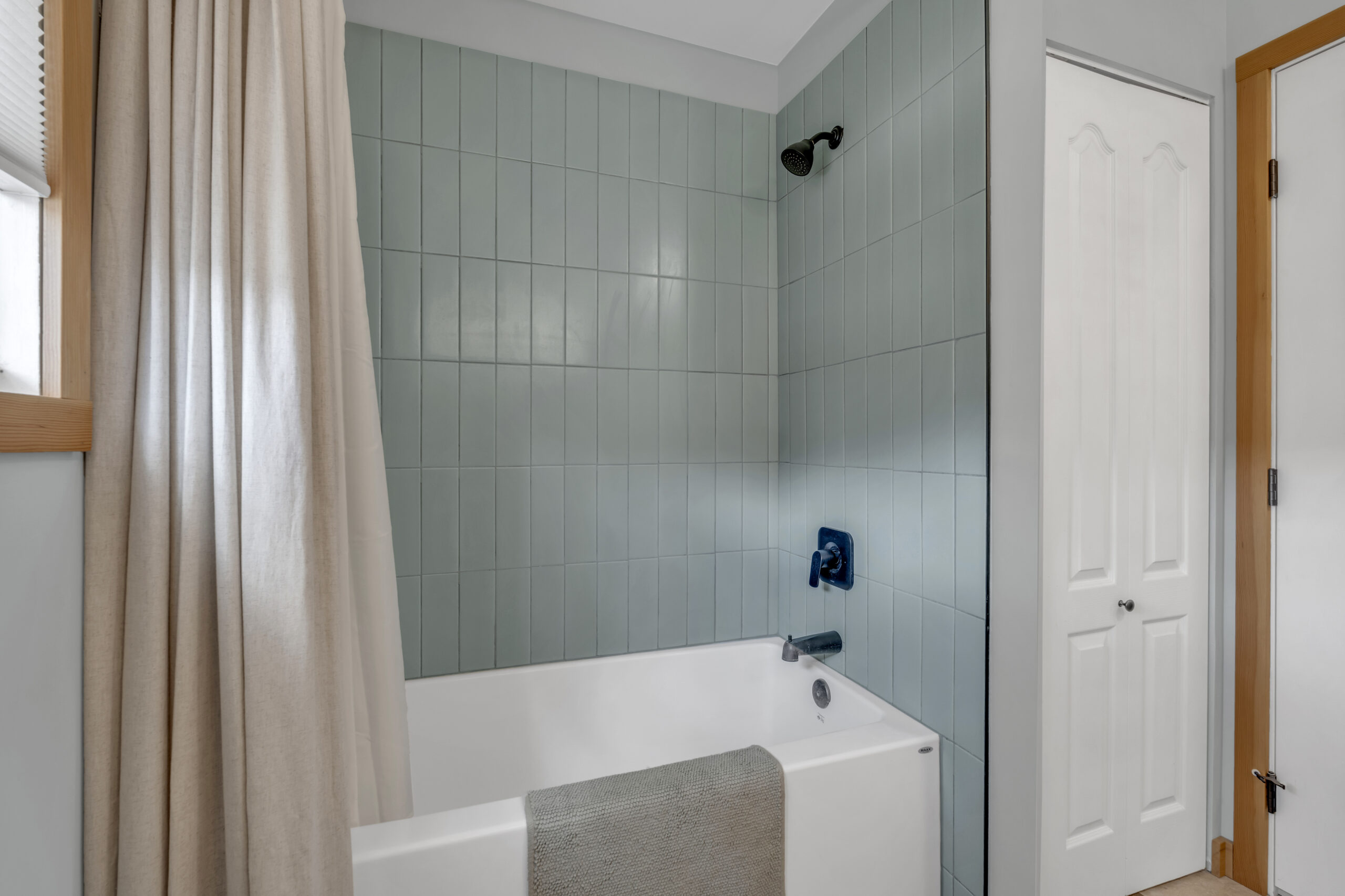 212 Carr Crescent Oliver V0H 1T5