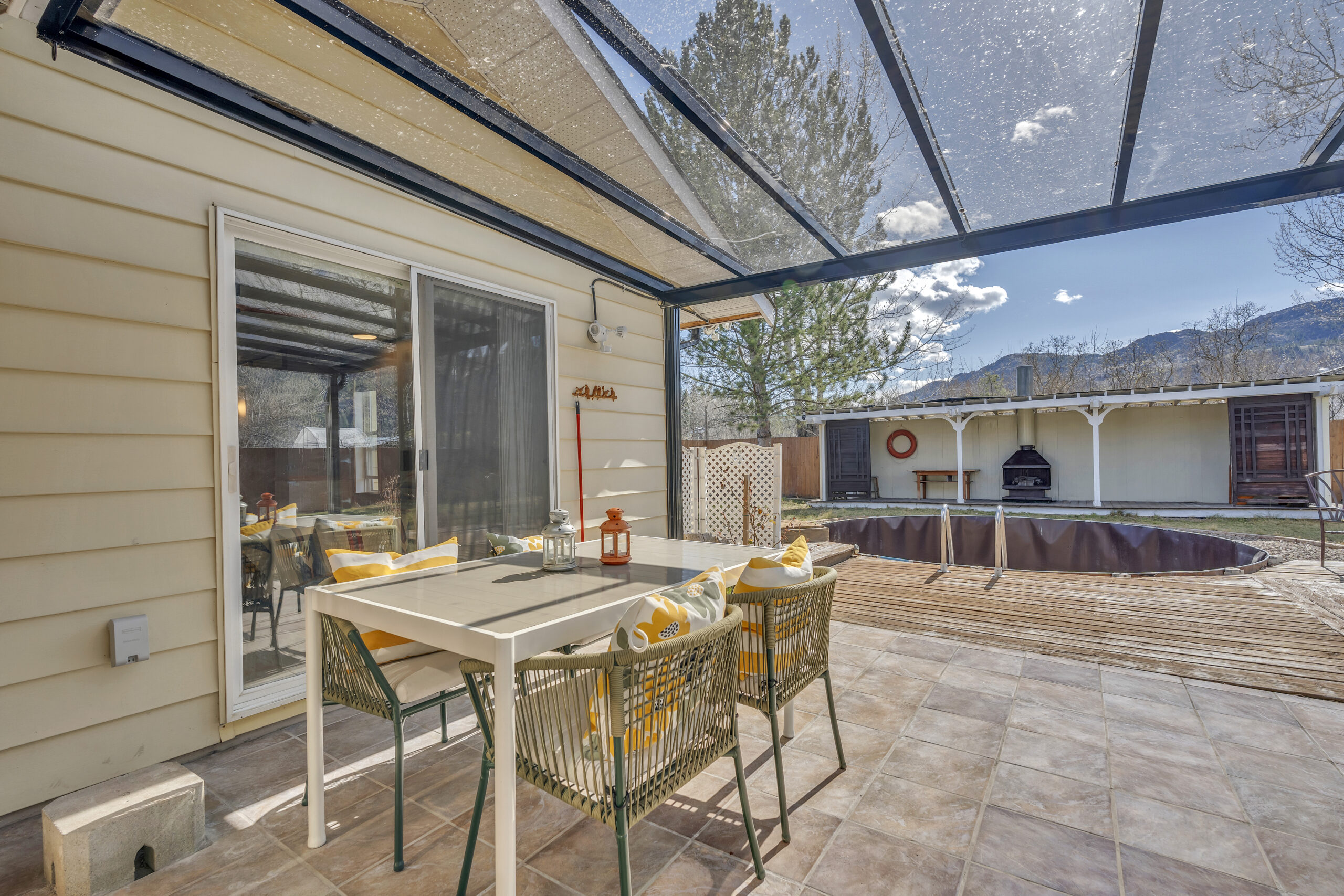 212 Carr Crescent Oliver V0H 1T5