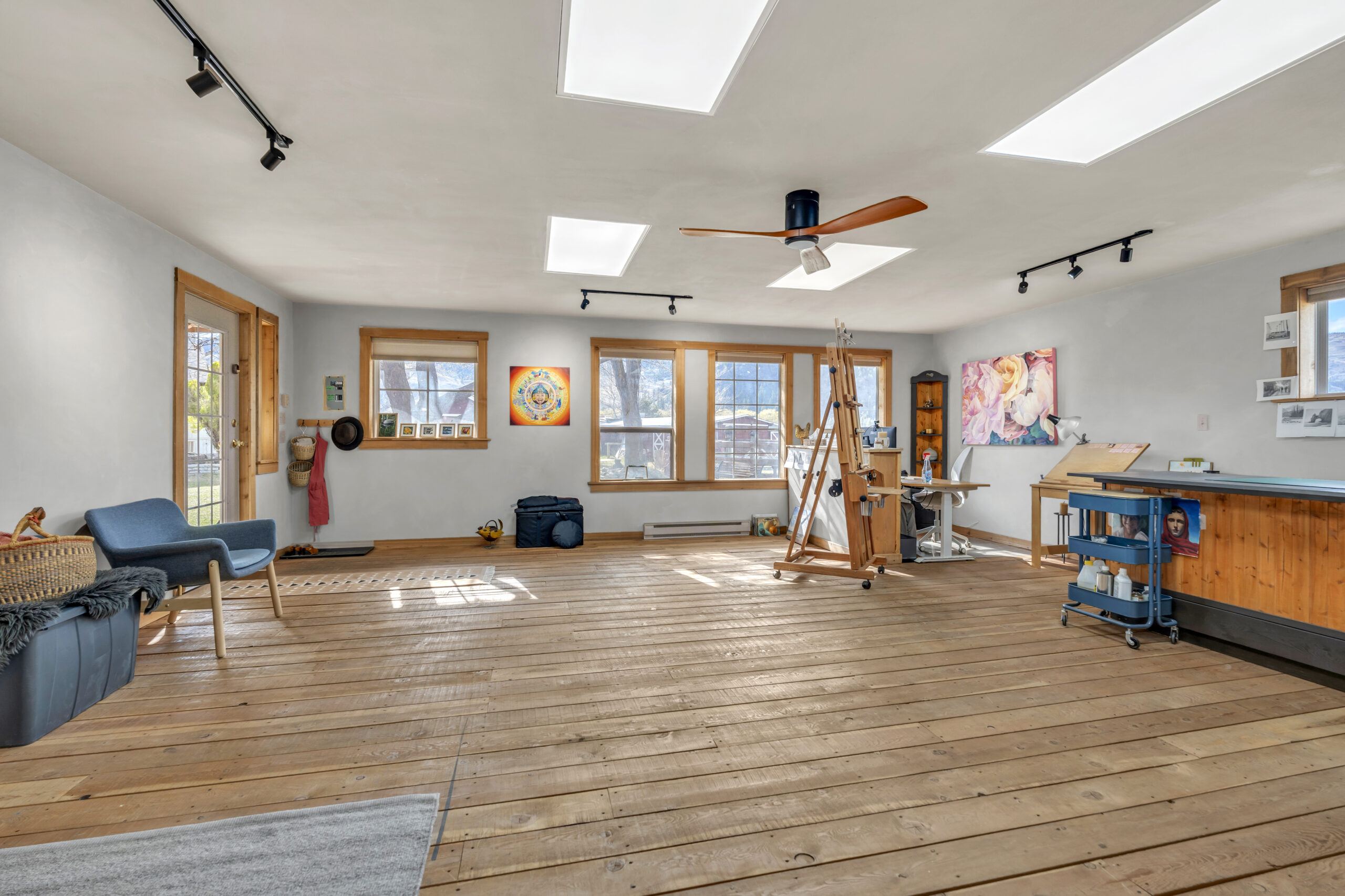 212 Carr Crescent Oliver V0H 1T5