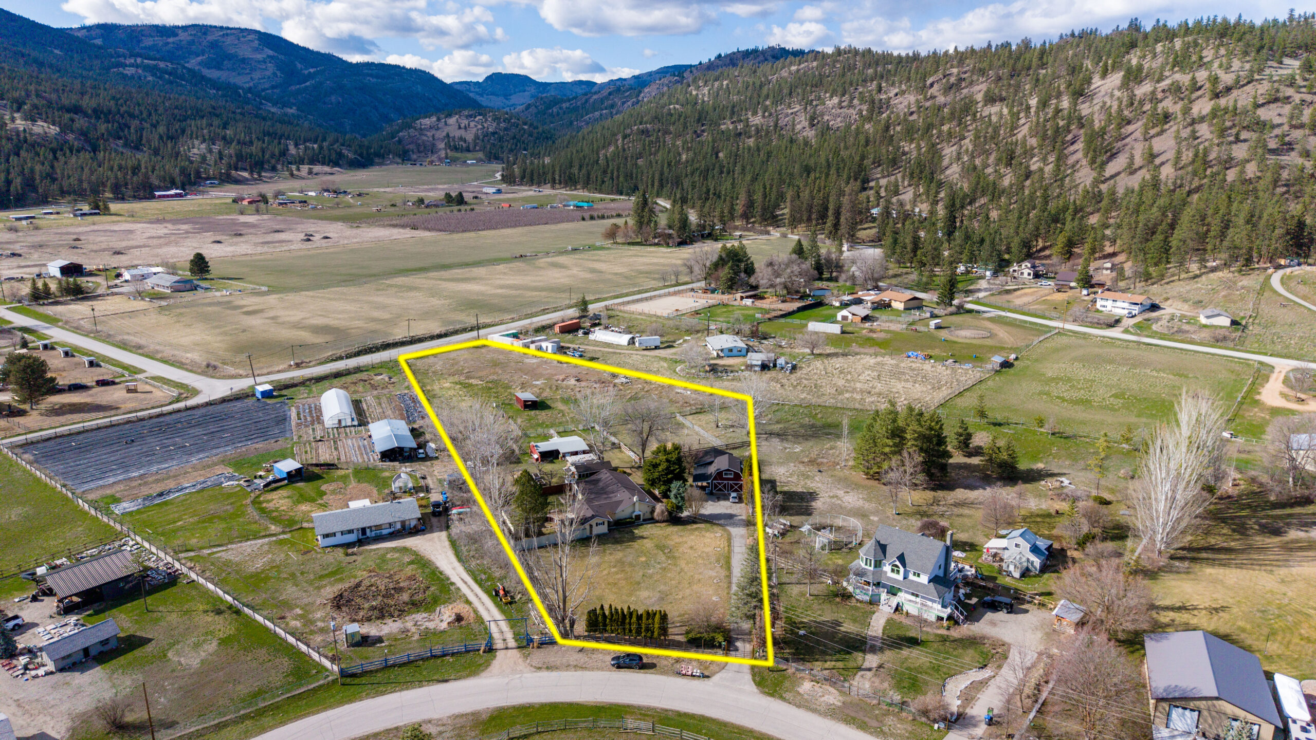 212 Carr Crescent Oliver V0H 1T5