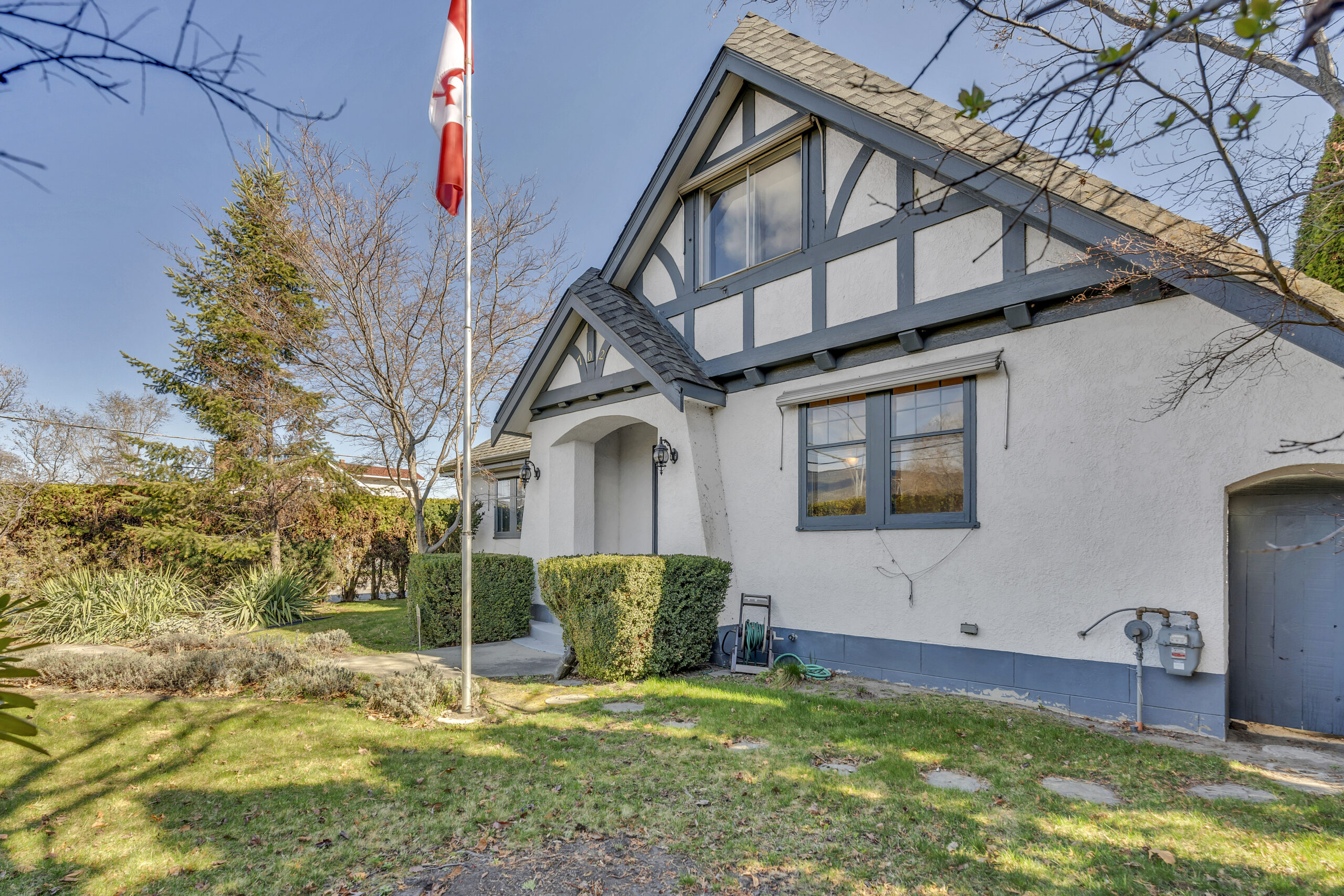 702 Winnipeg Street Penticton V2A 5N3