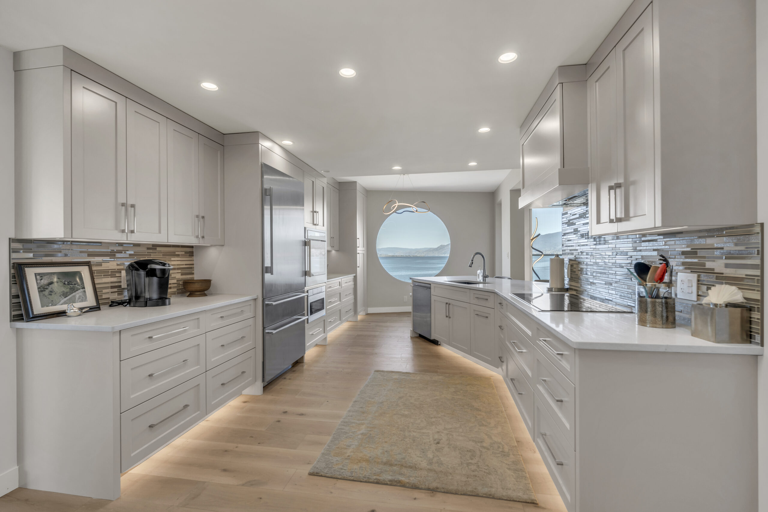 86 Lakeshore Drive 701 Penticton V2A 1B5