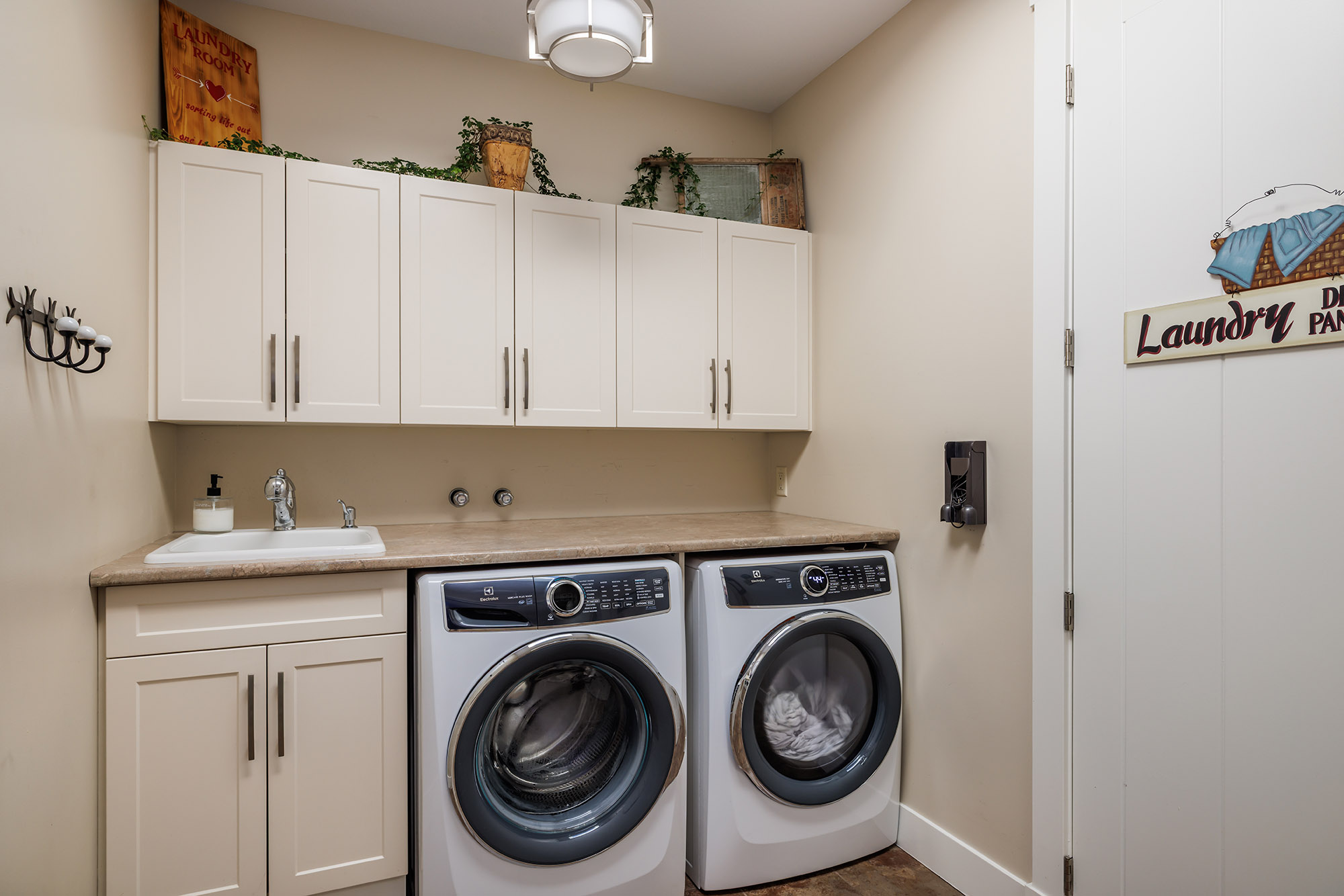 5987 Meldrum Place Peachland V0H 1X4