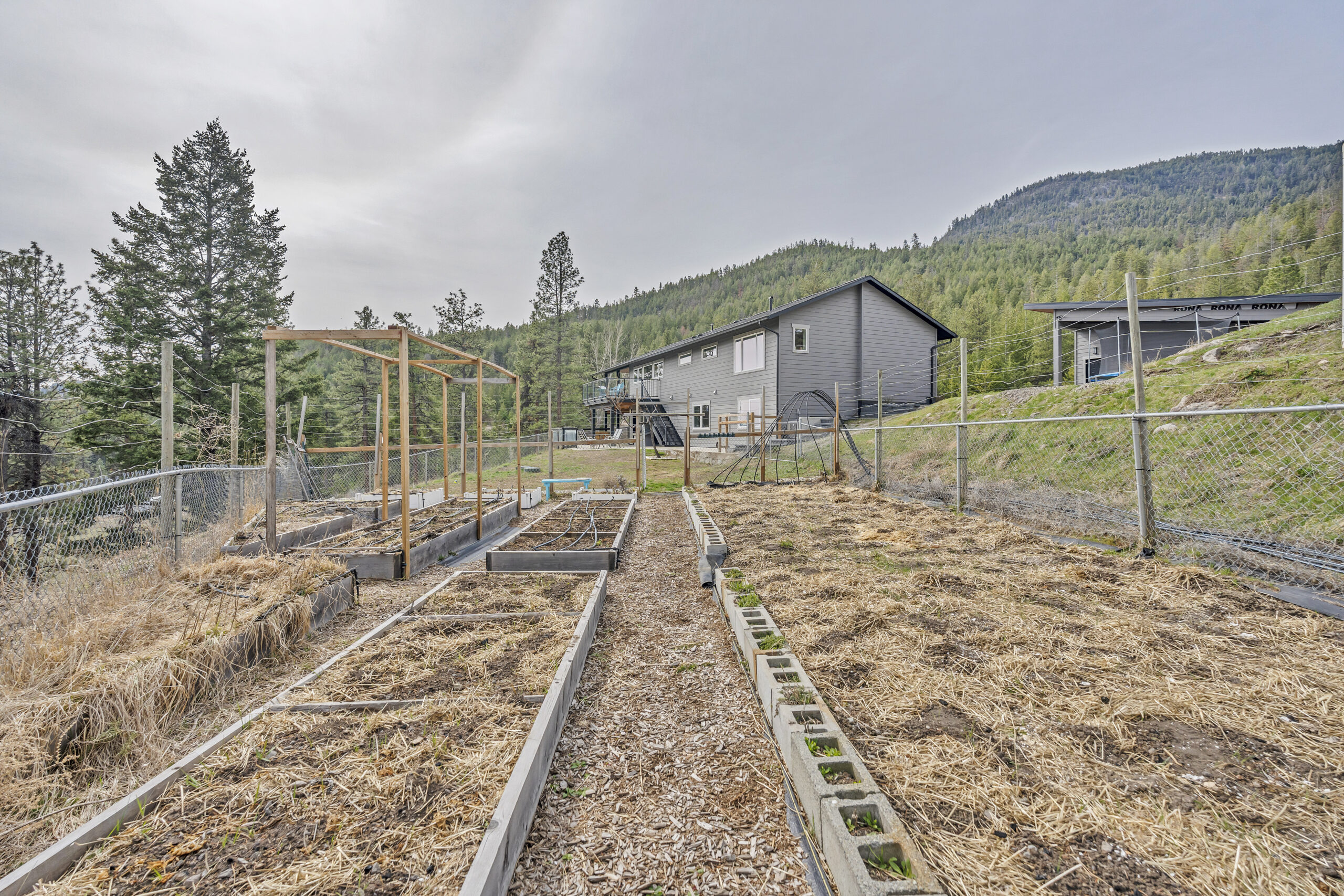 163 Farleigh Lake Road Penticton V2A 0E6