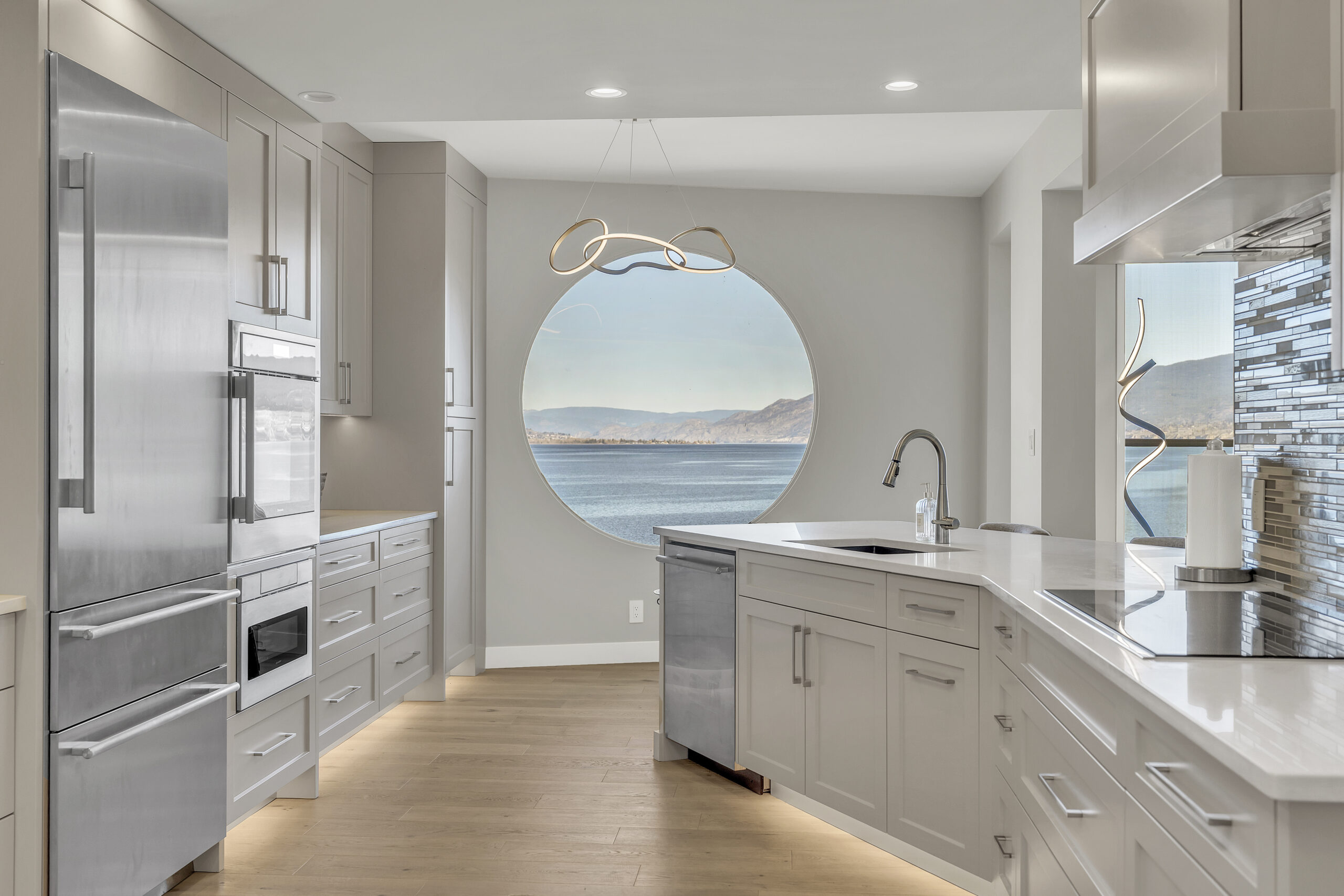 86 Lakeshore Drive 701 Penticton V2A 1B5