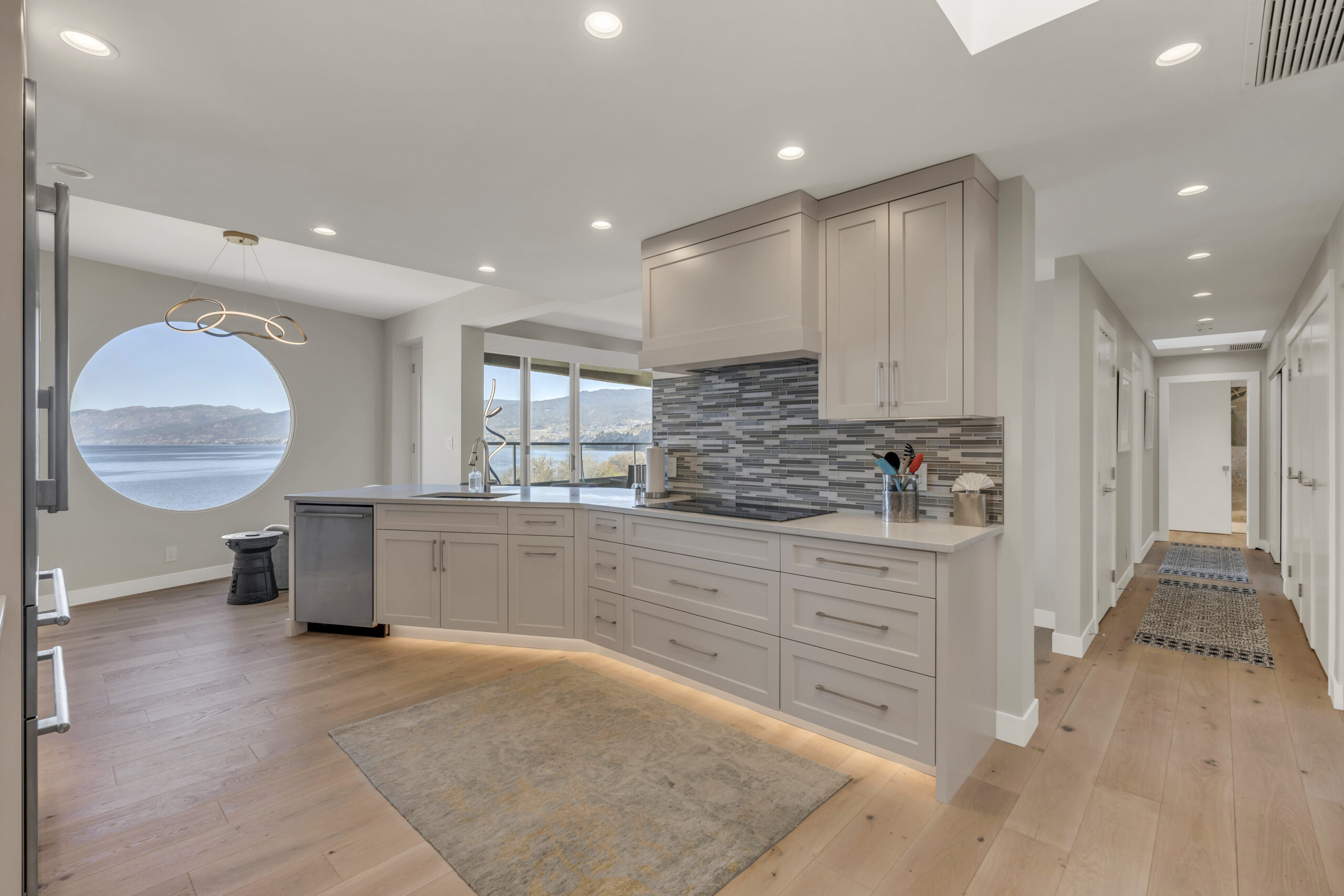 86 Lakeshore Drive 701 Penticton V2A 1B5