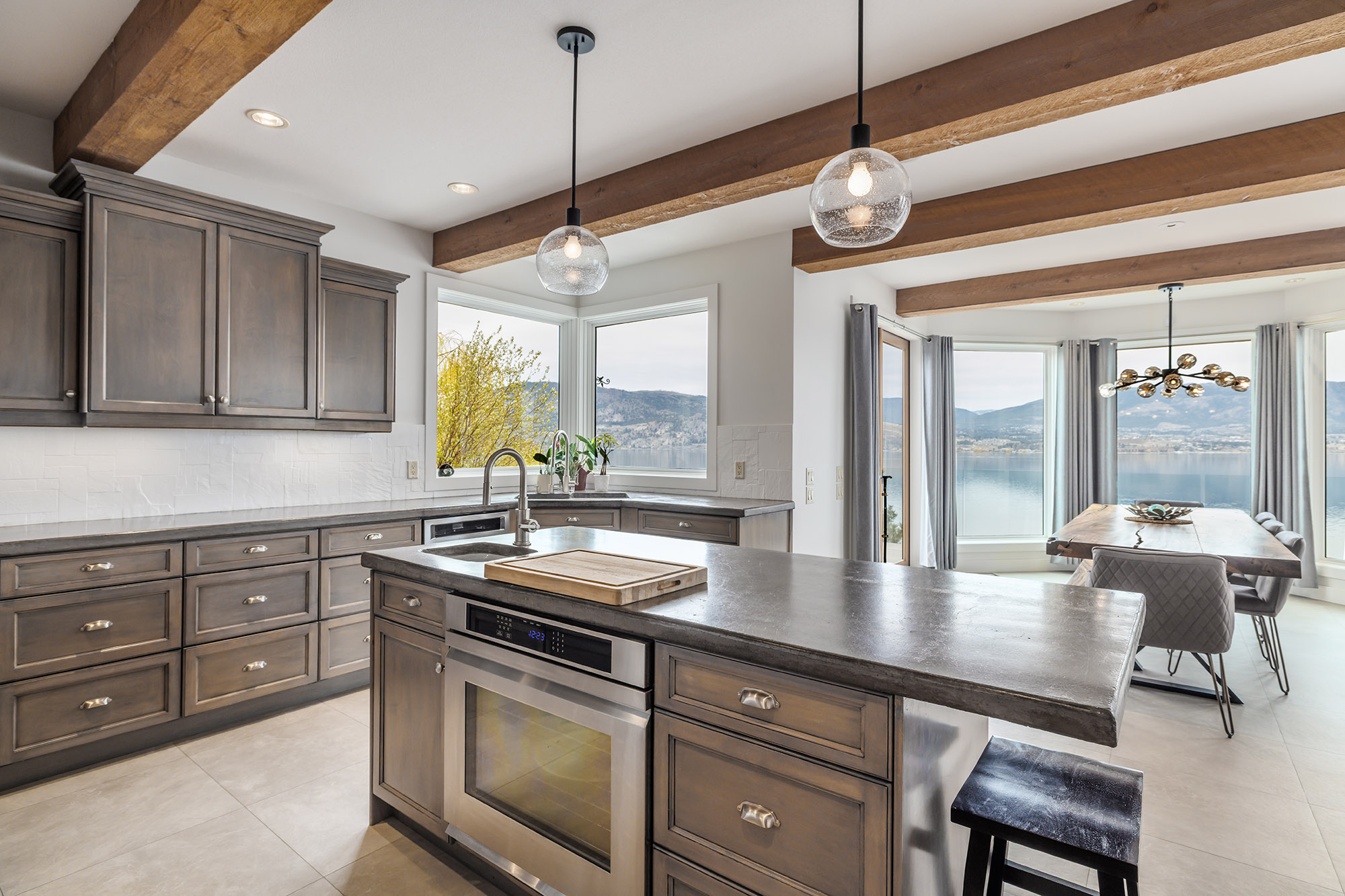 6850 Lakeshore Road Kelowna V1W 4J5