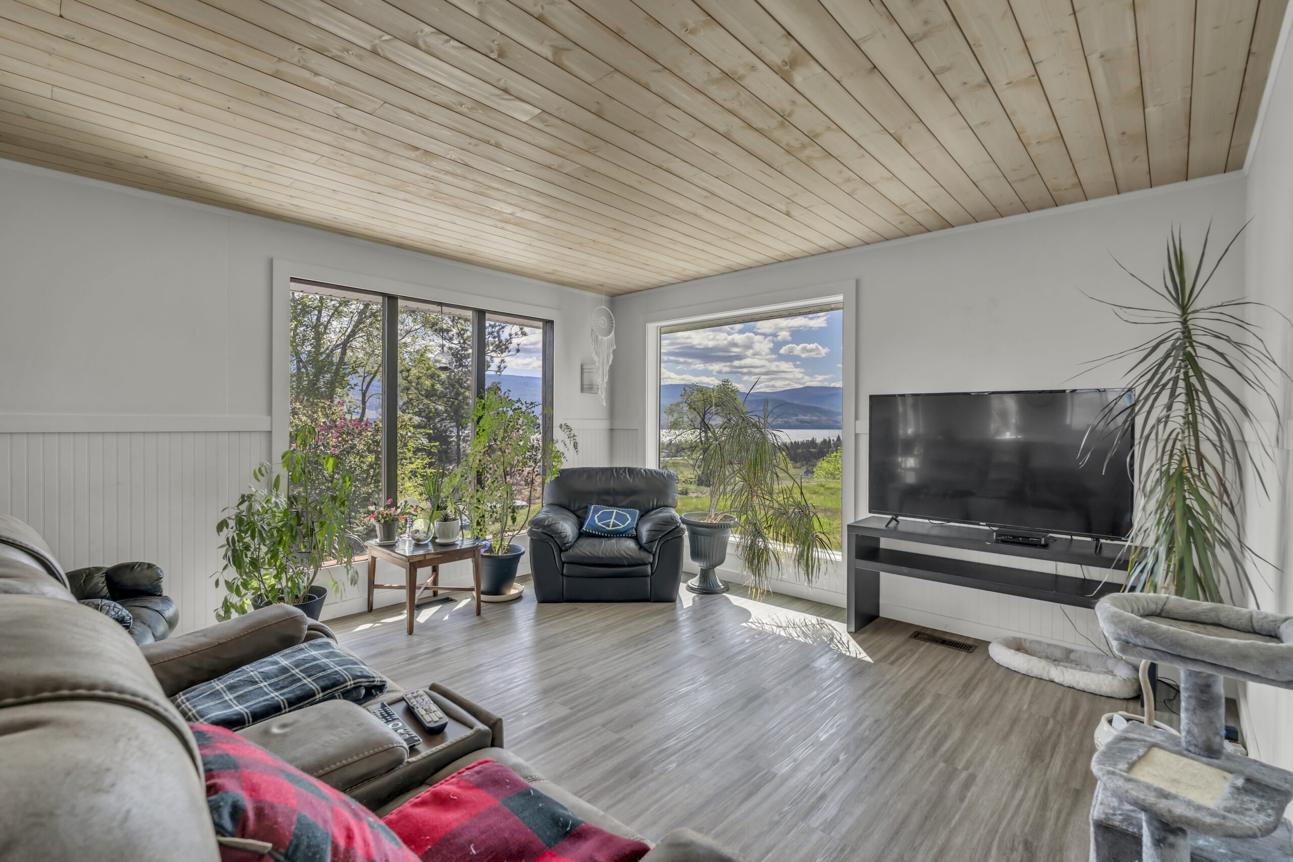 3909 Gartrell Road Summerland V0H 1Z4