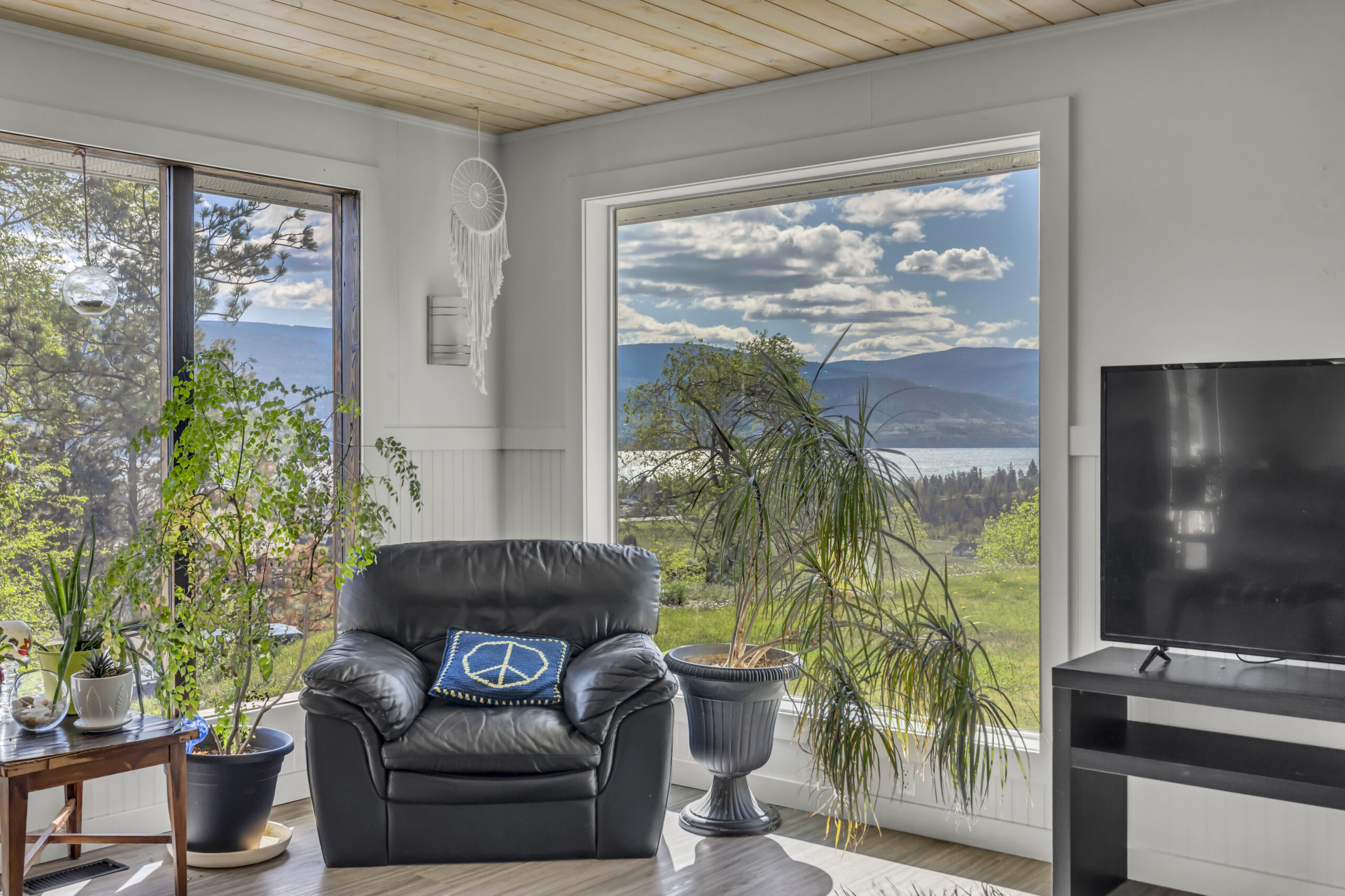 3909 Gartrell Road Summerland V0H 1Z4