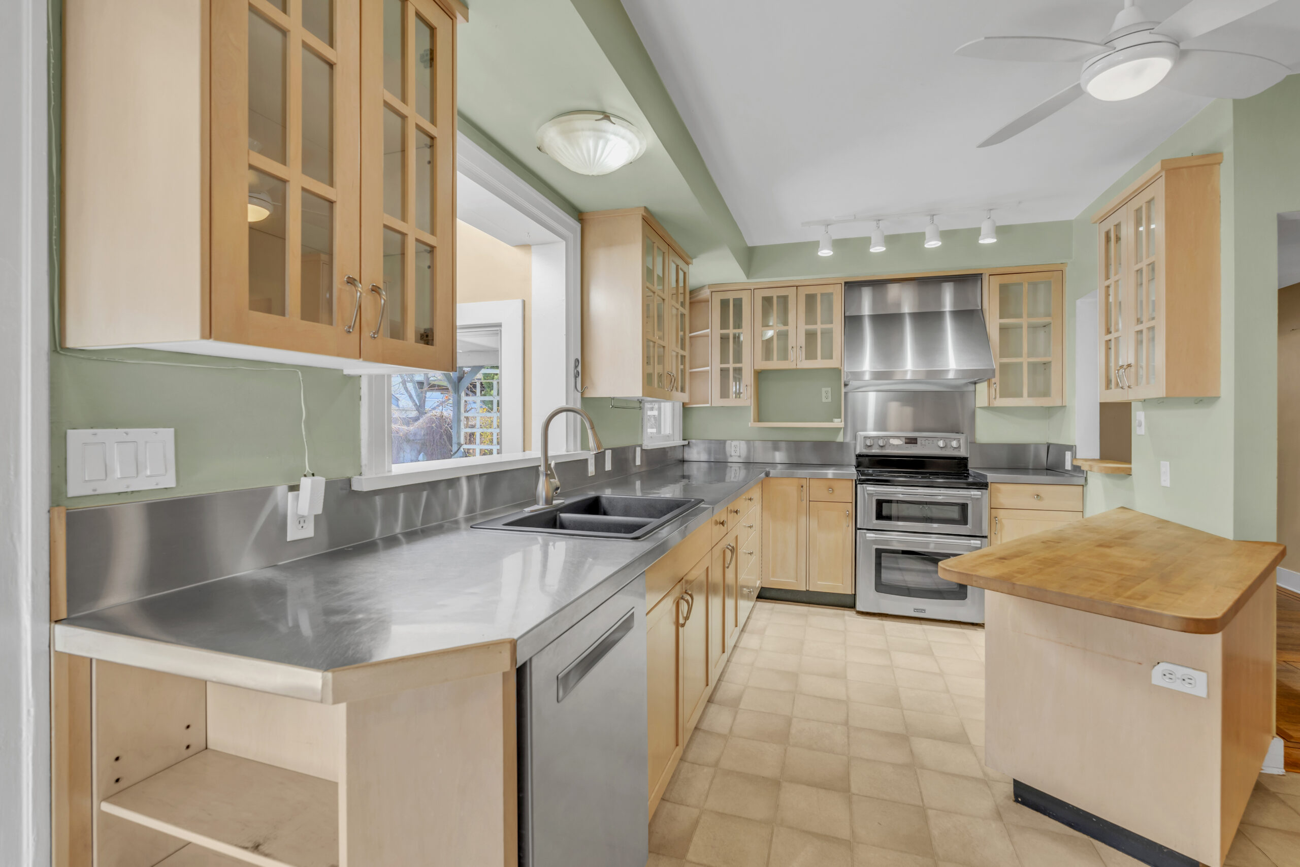 702 Winnipeg Street Penticton V2A 5N3