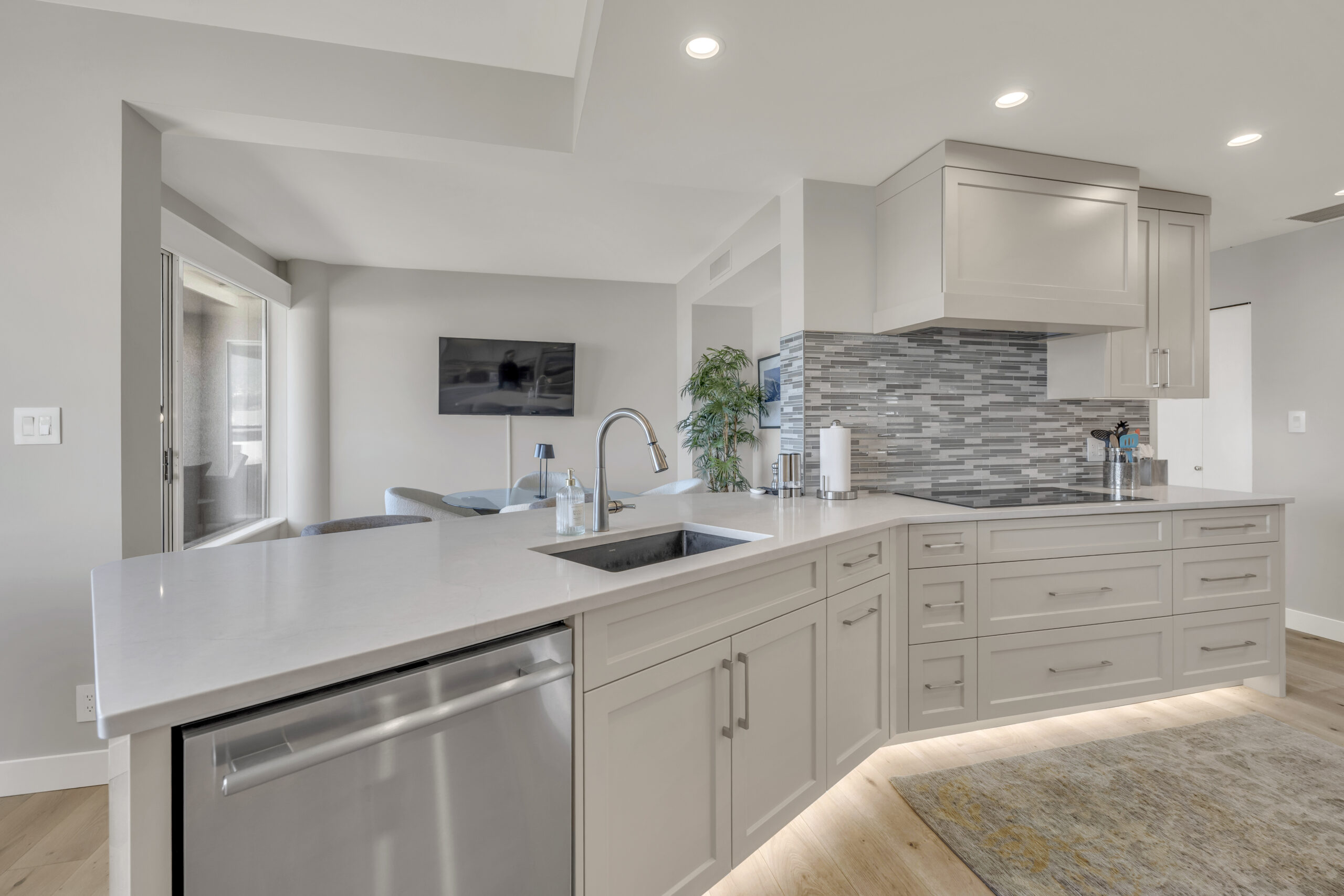 86 Lakeshore Drive 701 Penticton V2A 1B5