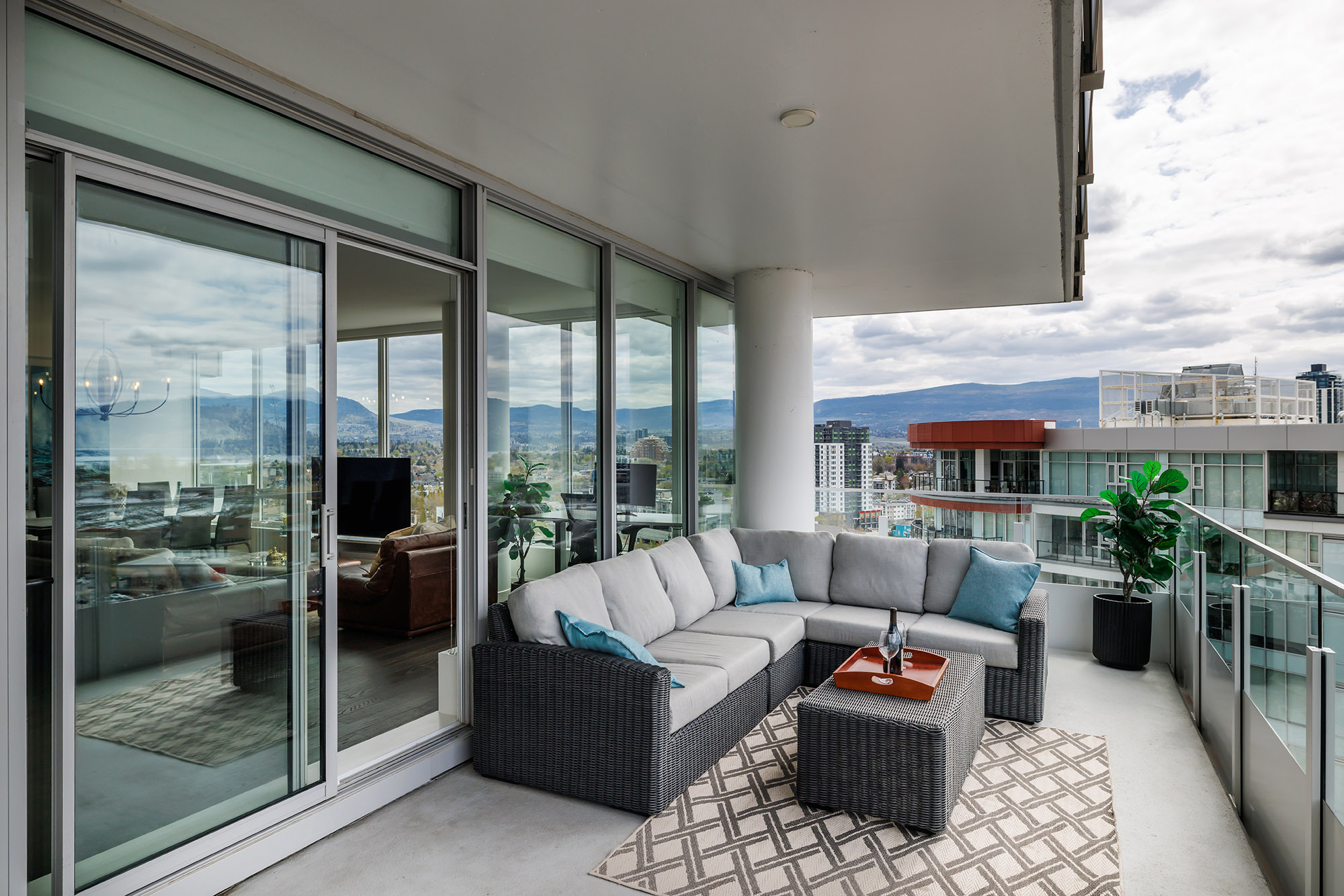 1191 Sunset Drive 1503 Kelowna V1Y 0J4