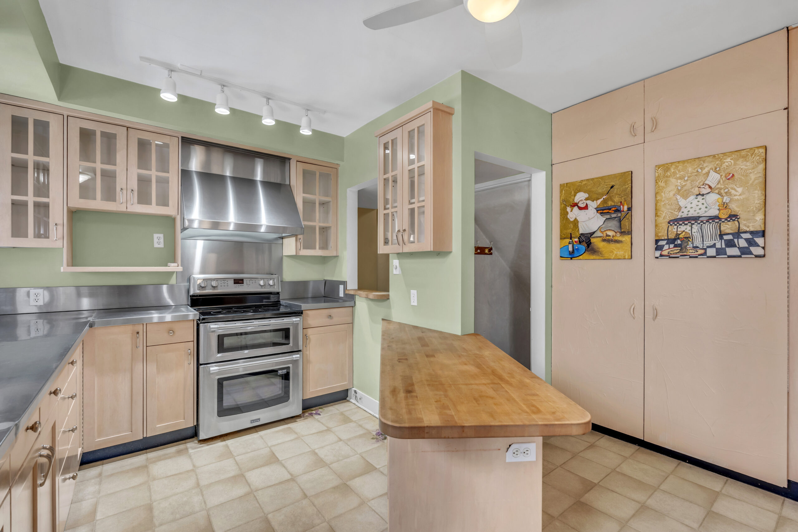 702 Winnipeg Street Penticton V2A 5N3